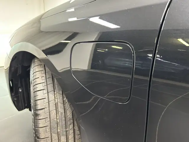 BMW 5 Series view 10