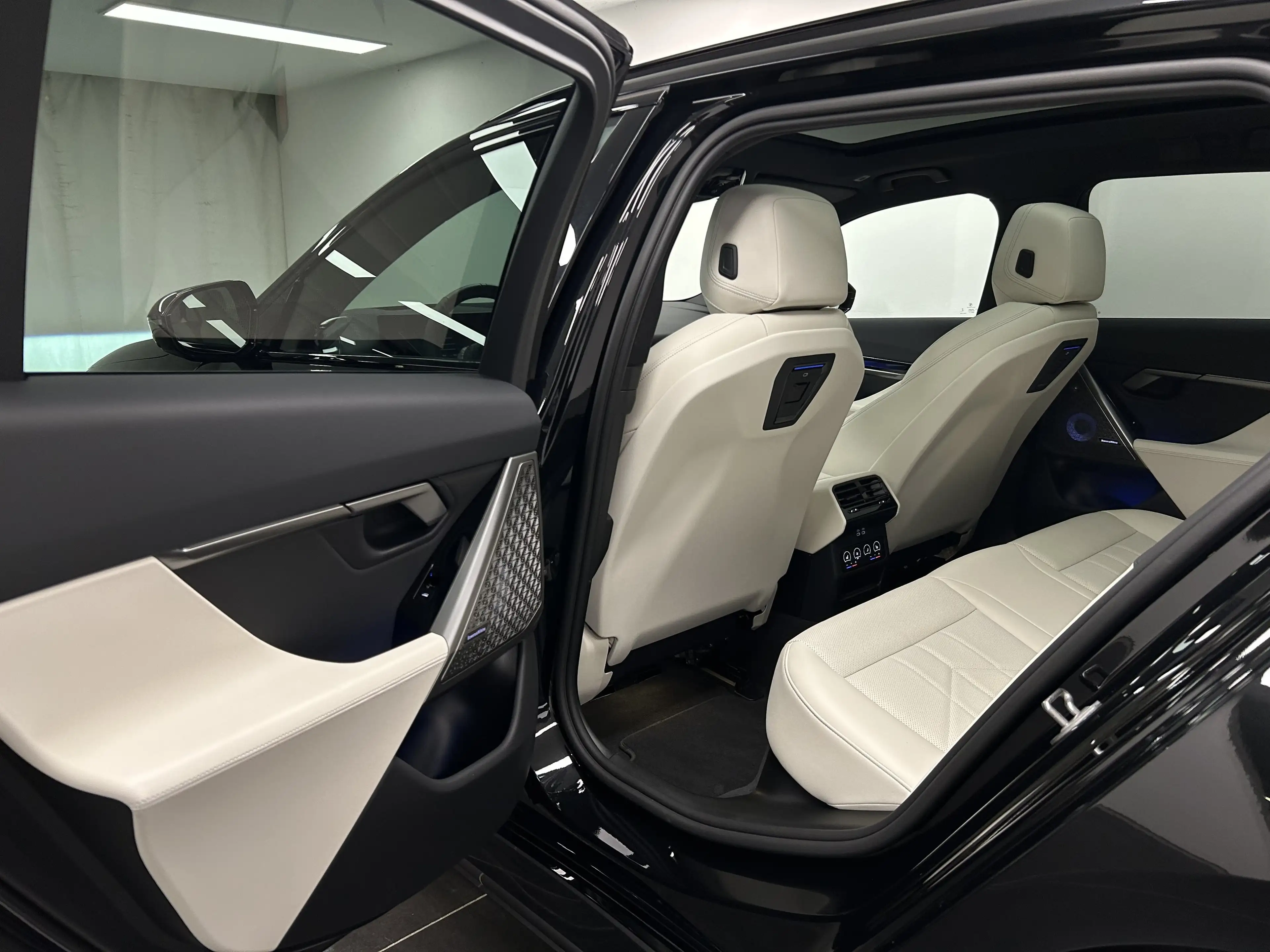 BMW 550 e xDrive Touring M Sportpaket Pro Pano. AHK LED DA — photo 15