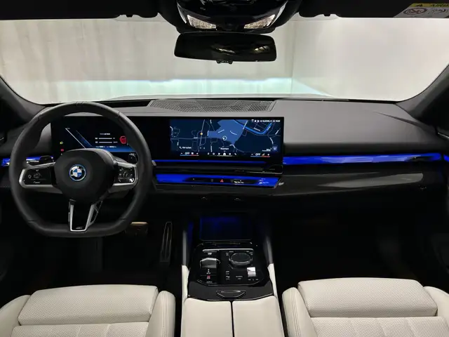 BMW 5 Series view 5