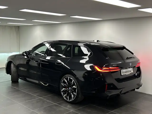 BMW 5 Series view 3