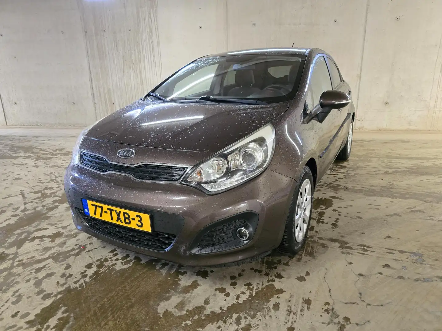 Kia Rio 1.2 CVVT Plus Pack Marrón - 2