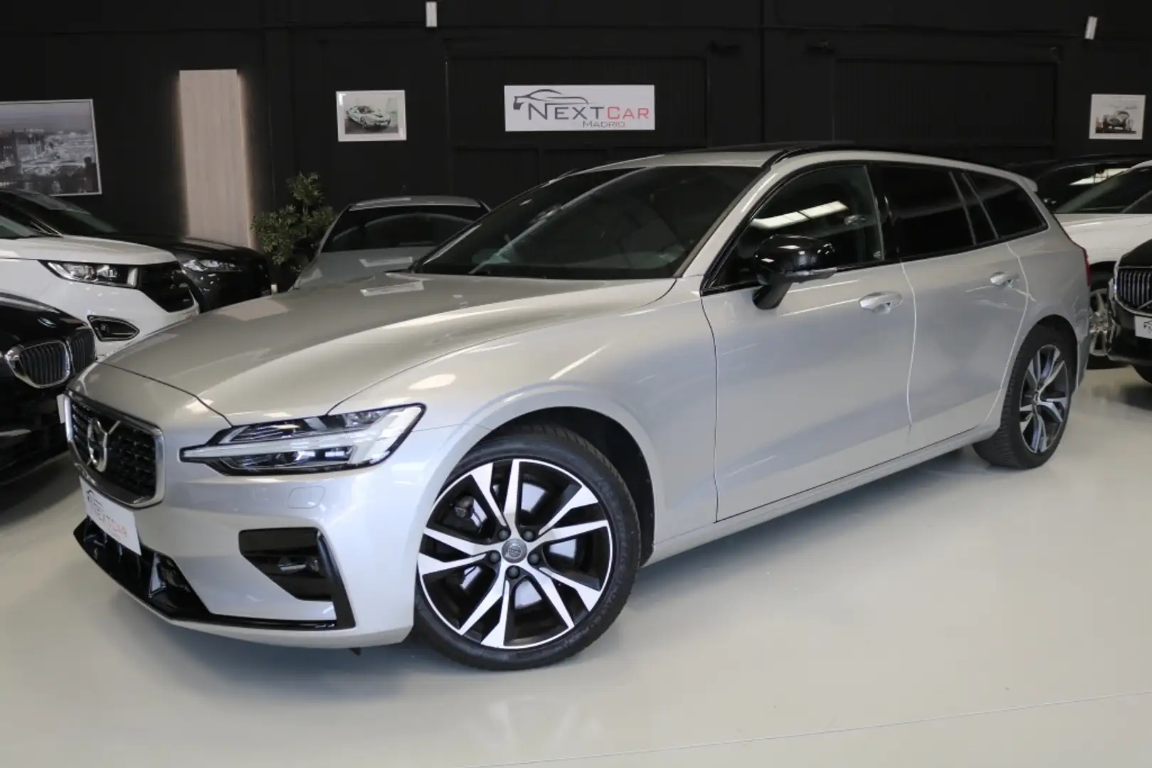 Volvo V60 D4 R-Design Aut. Gris - 1