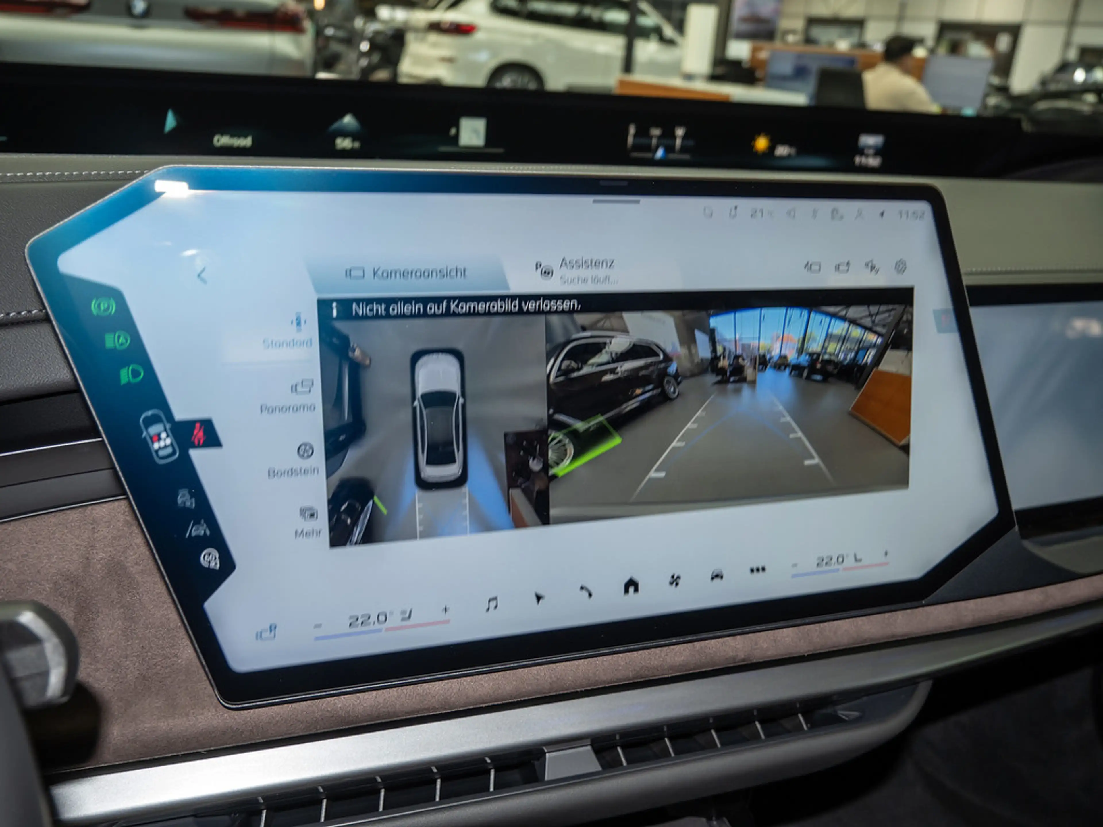 BMW i7 50 xDrive ACC HUD SITZBELÜFTUNG PANO 360° — photo 15
