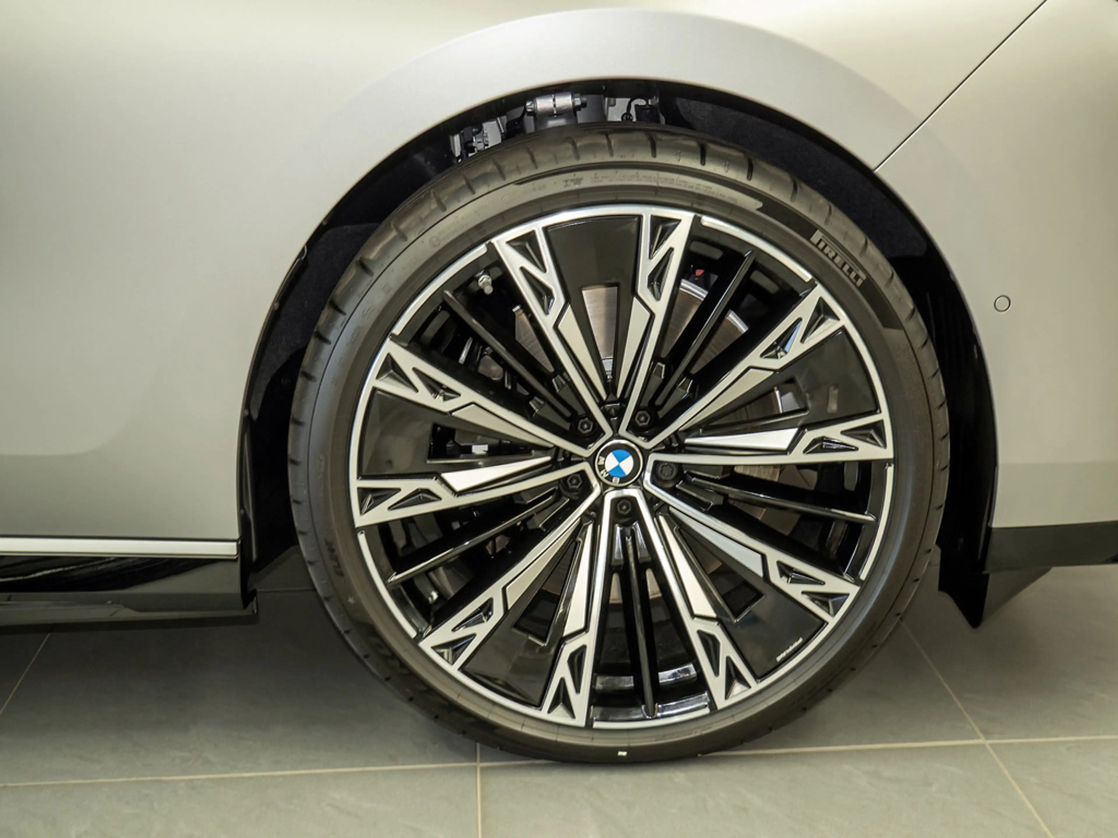 BMW i7 50 xDrive ACC HUD SITZBELÜFTUNG PANO 360° — photo 5