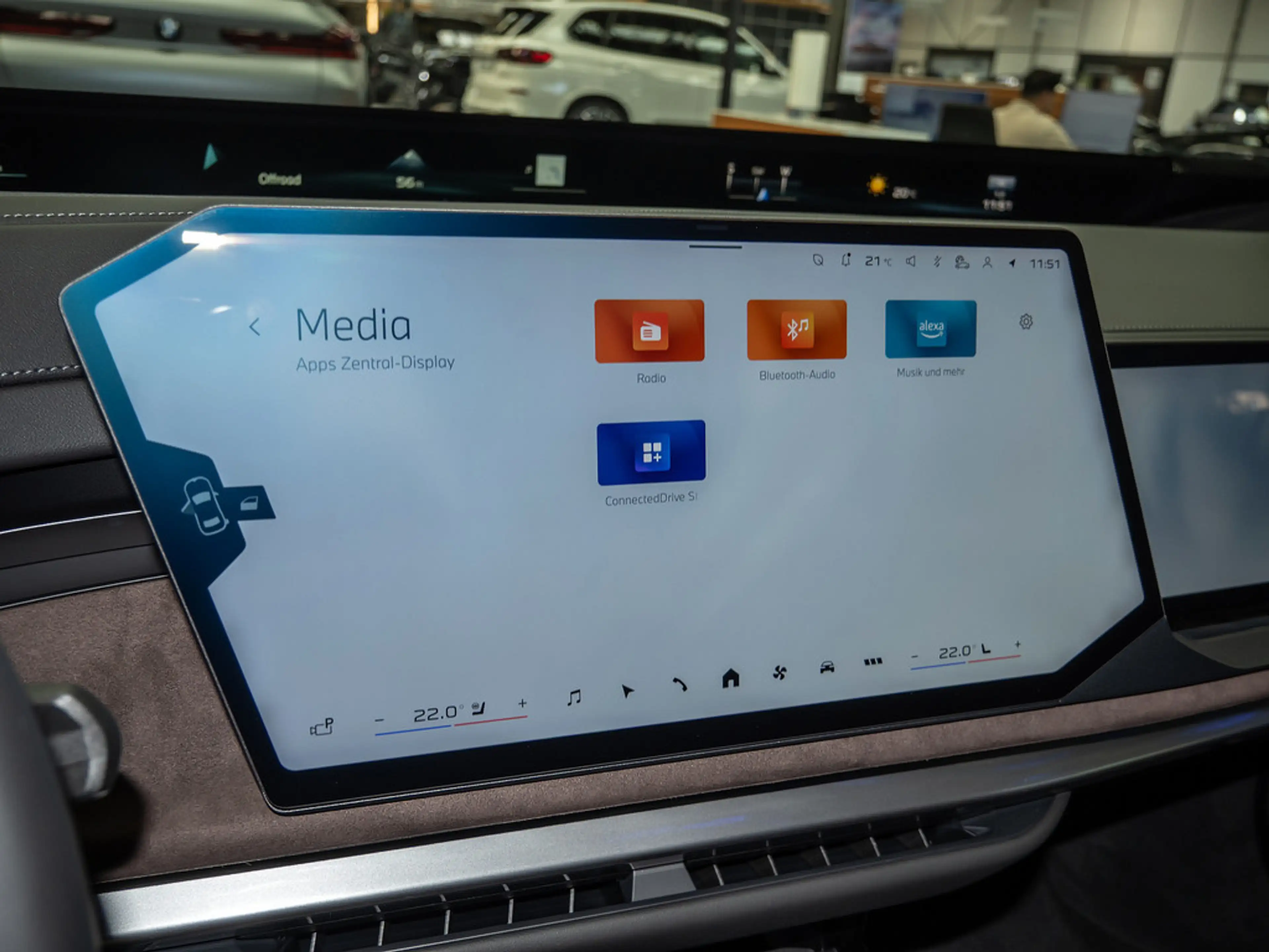 BMW i7 50 xDrive ACC HUD SITZBELÜFTUNG PANO 360° — photo 14
