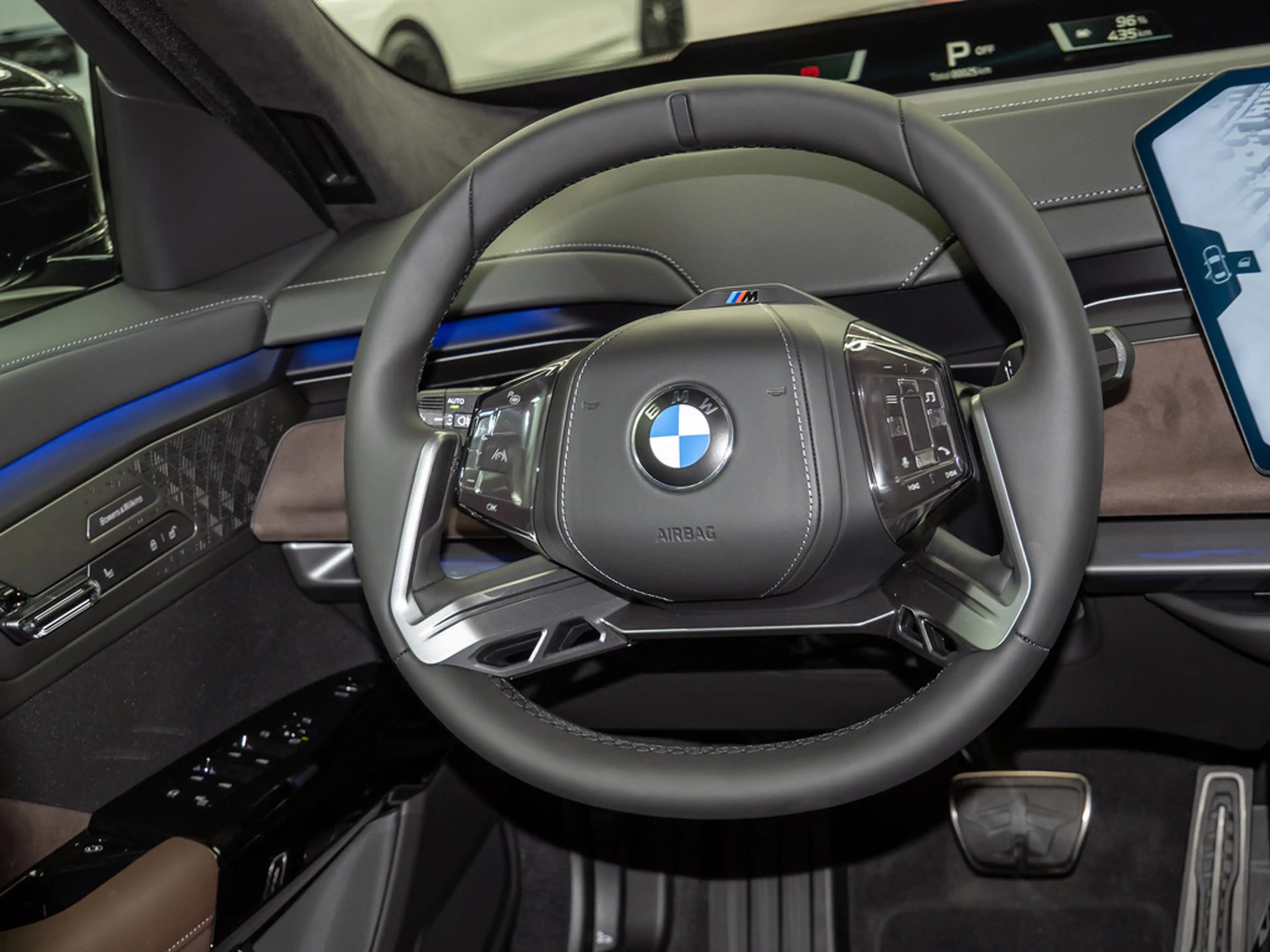 BMW i7 50 xDrive ACC HUD SITZBELÜFTUNG PANO 360° — photo 11