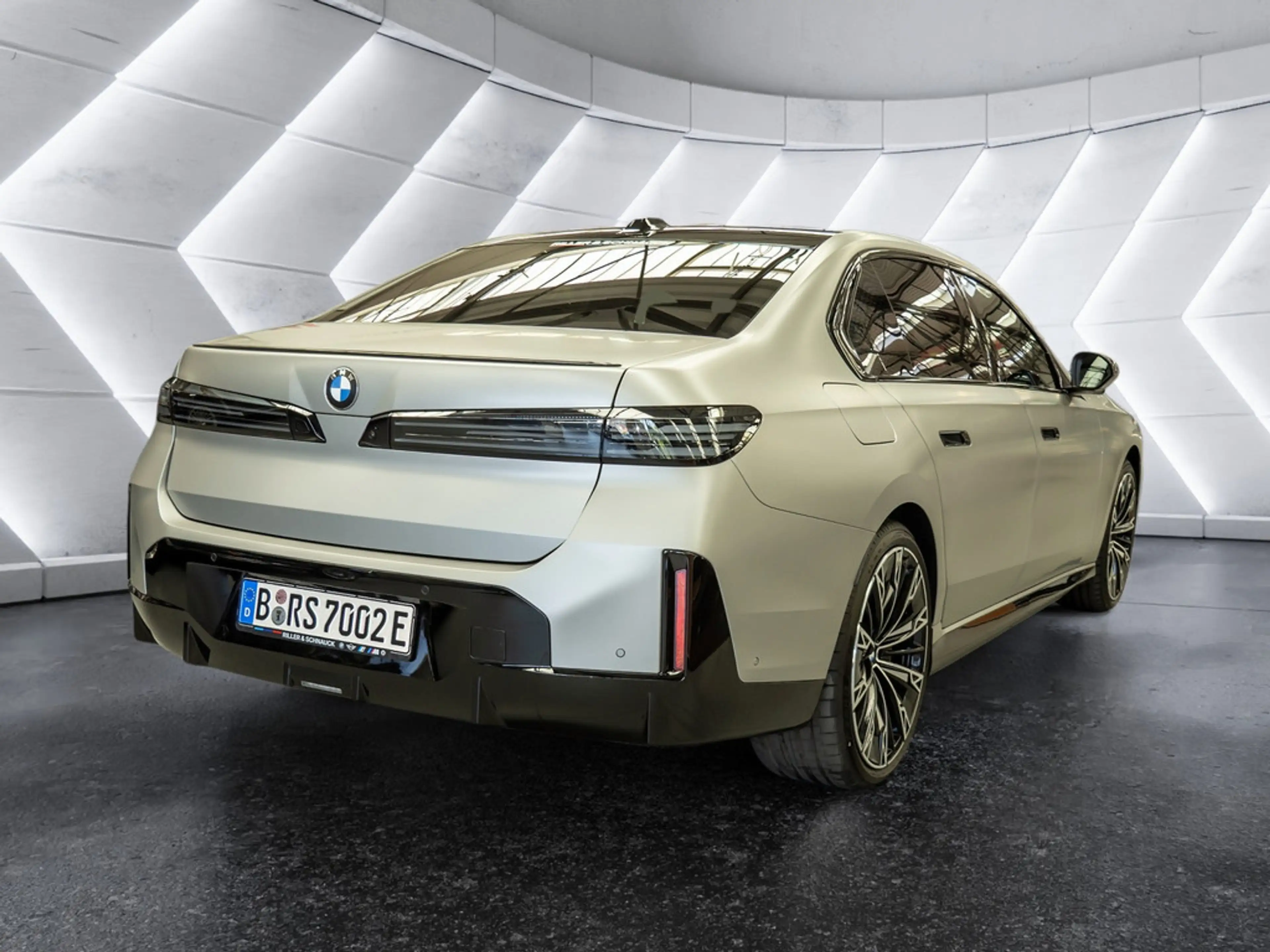 BMW i7 50 xDrive ACC HUD SITZBELÜFTUNG PANO 360° — photo 3