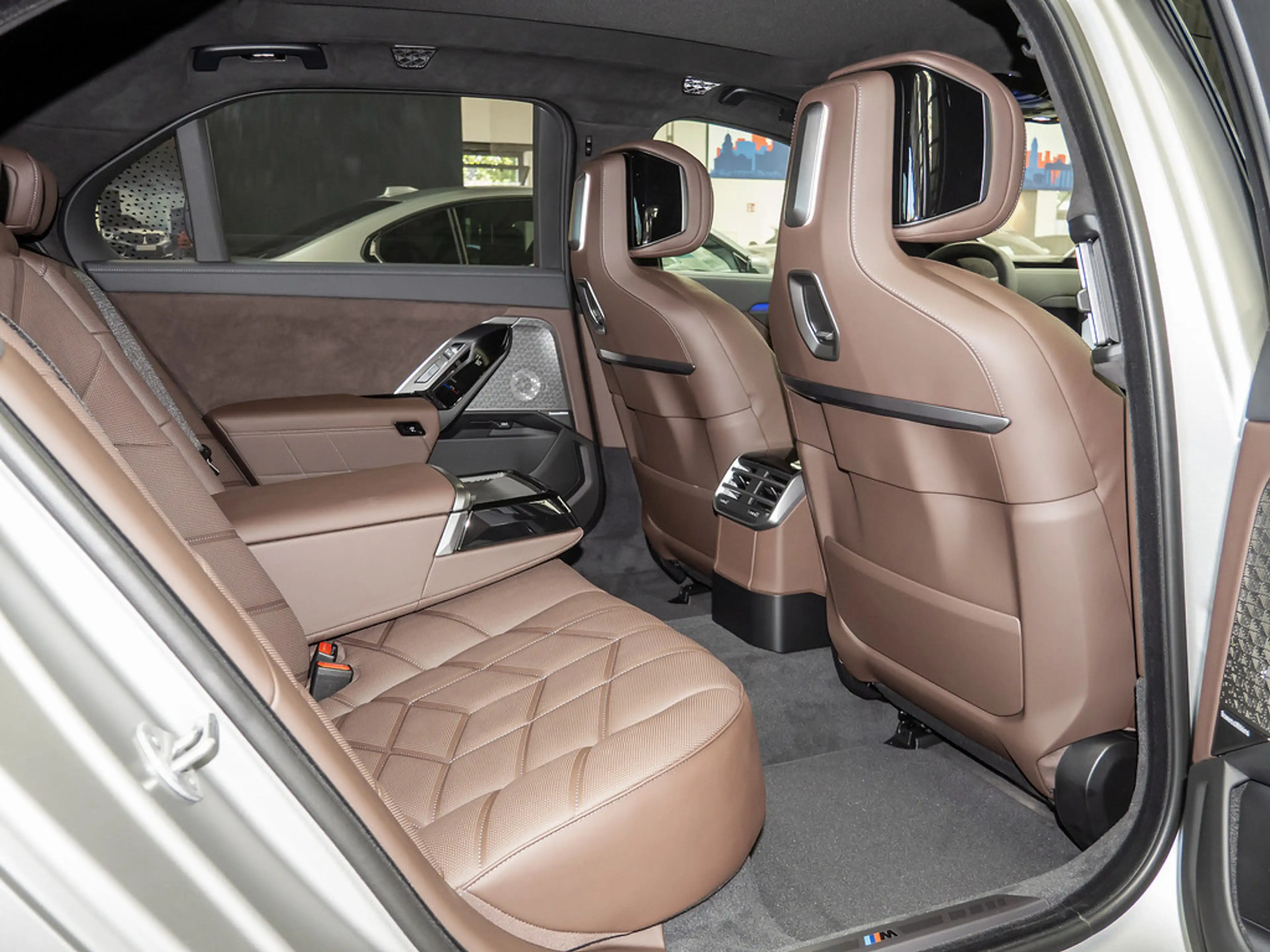 BMW i7 50 xDrive ACC HUD SITZBELÜFTUNG PANO 360° — photo 8