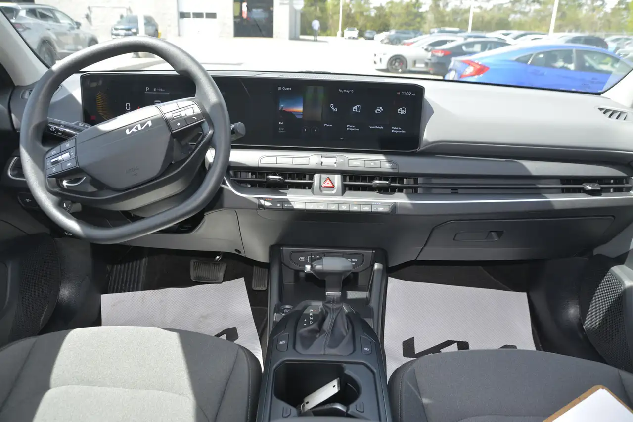Kia K4 снимка Kia K4