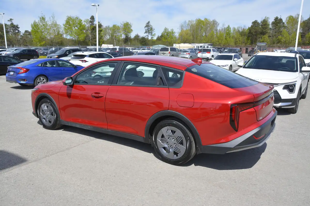 Kia K4 снимка Kia K4