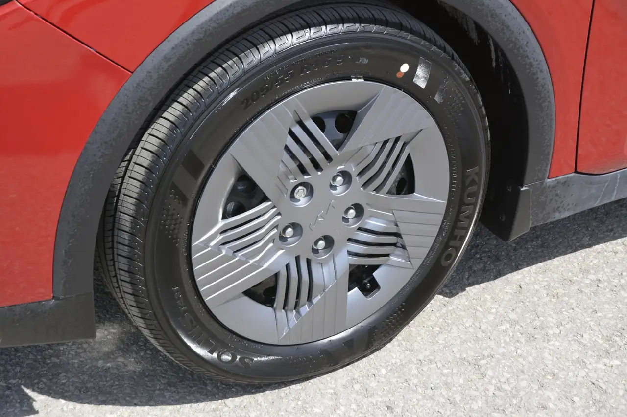 Kia K4 снимка Kia K4