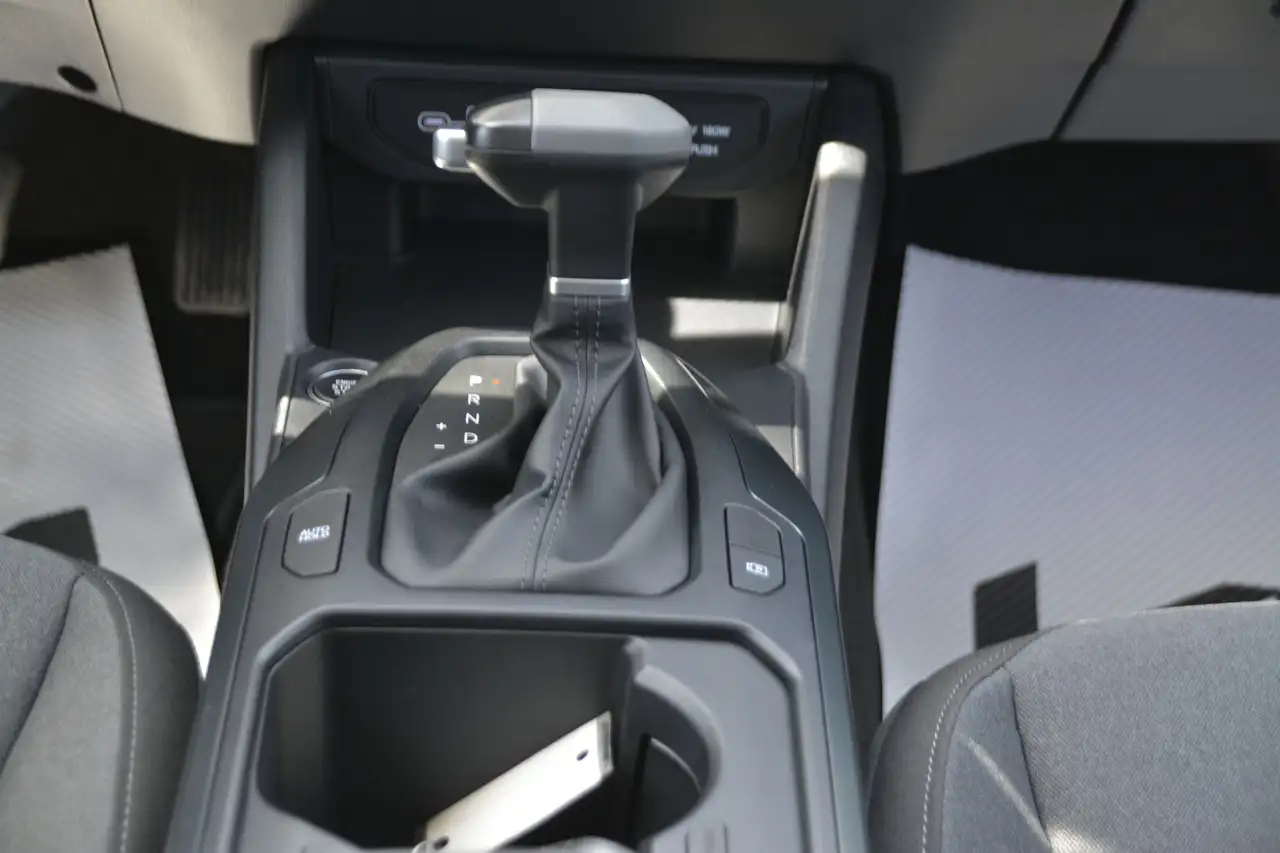 Kia K4 снимка Kia K4