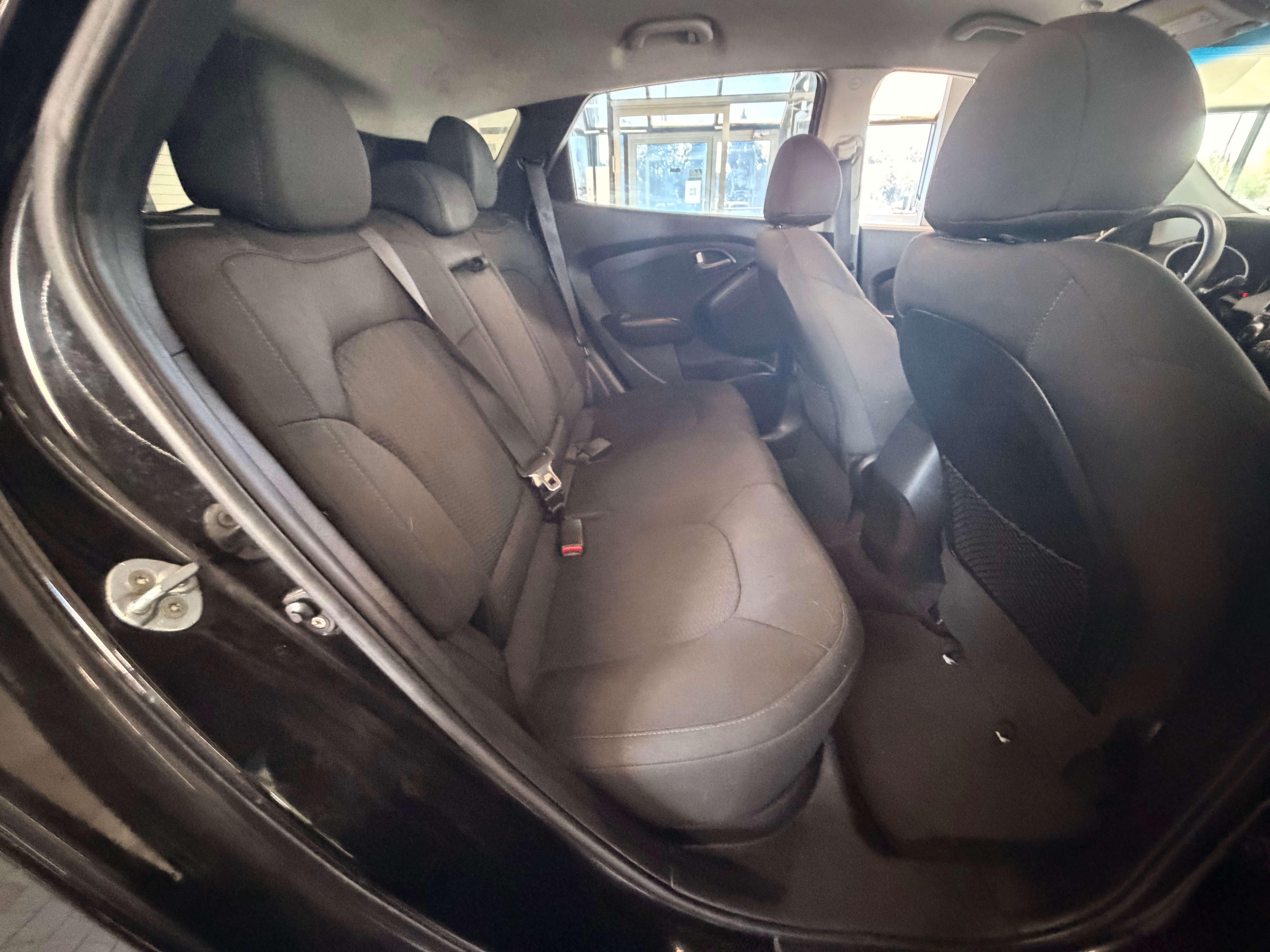 2015 Hyundai Tucson GL - Image 12
