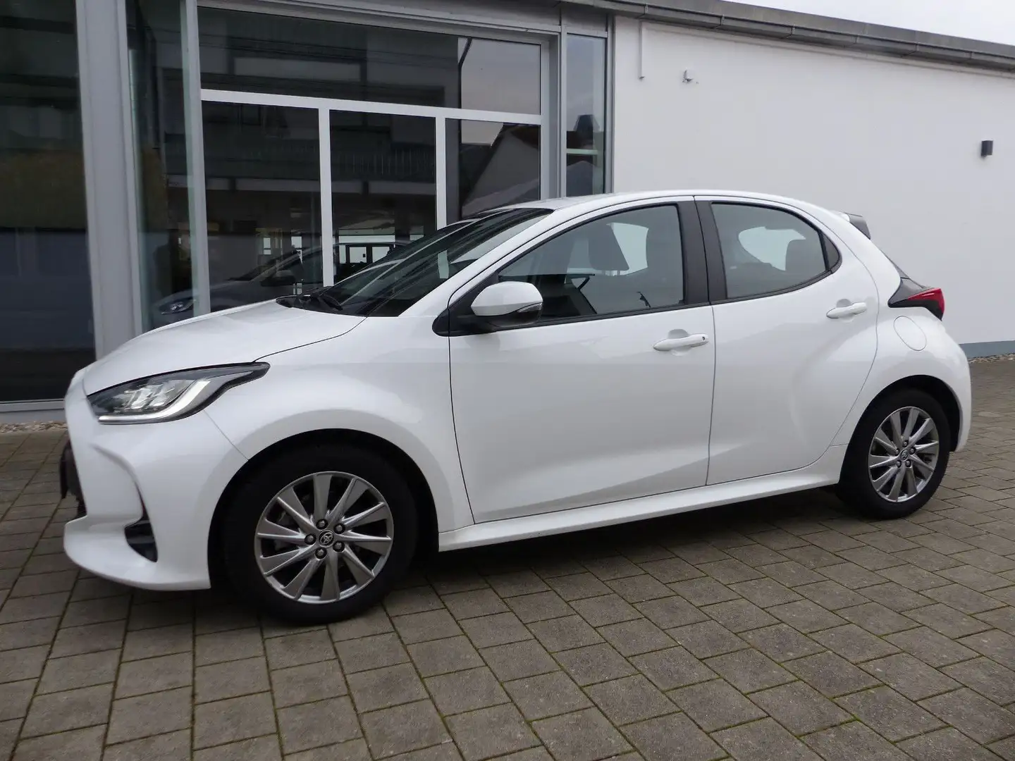 Toyota Yaris 1.5 Hybrid Team D Kamera LED SHZ CarPlay Weiß - 2
