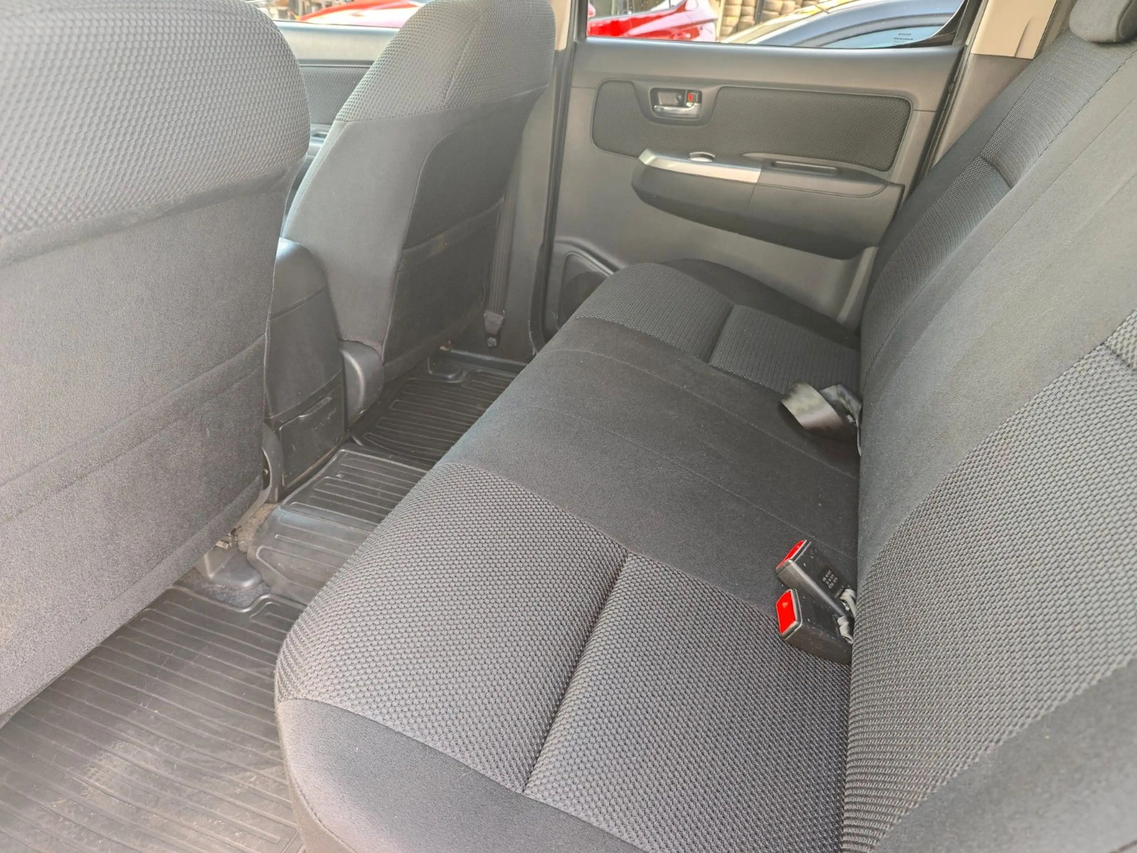Toyota Hilux Double Cab Life 4x4 — photo 12