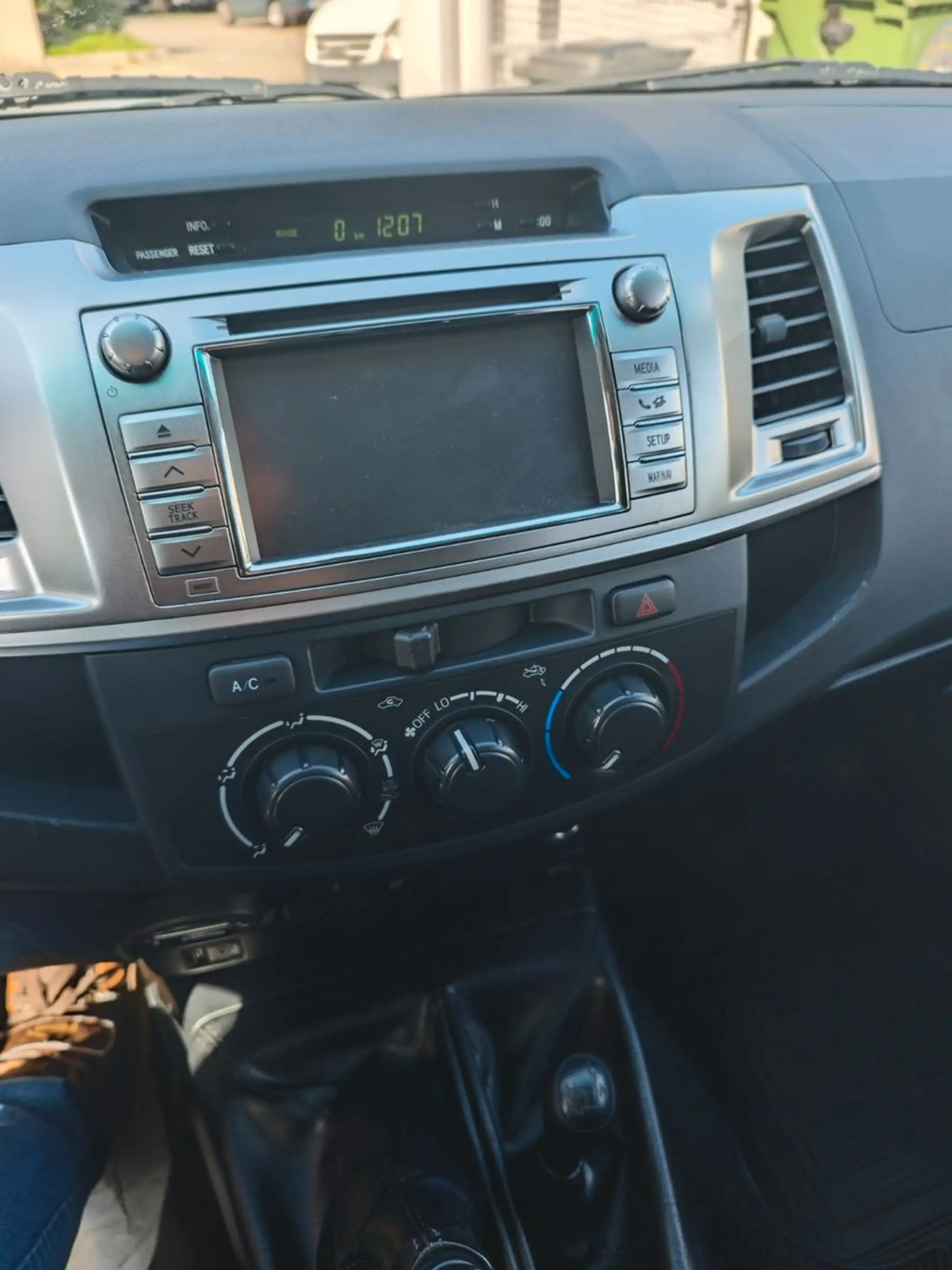 Toyota Hilux Double Cab Life 4x4 — photo 10