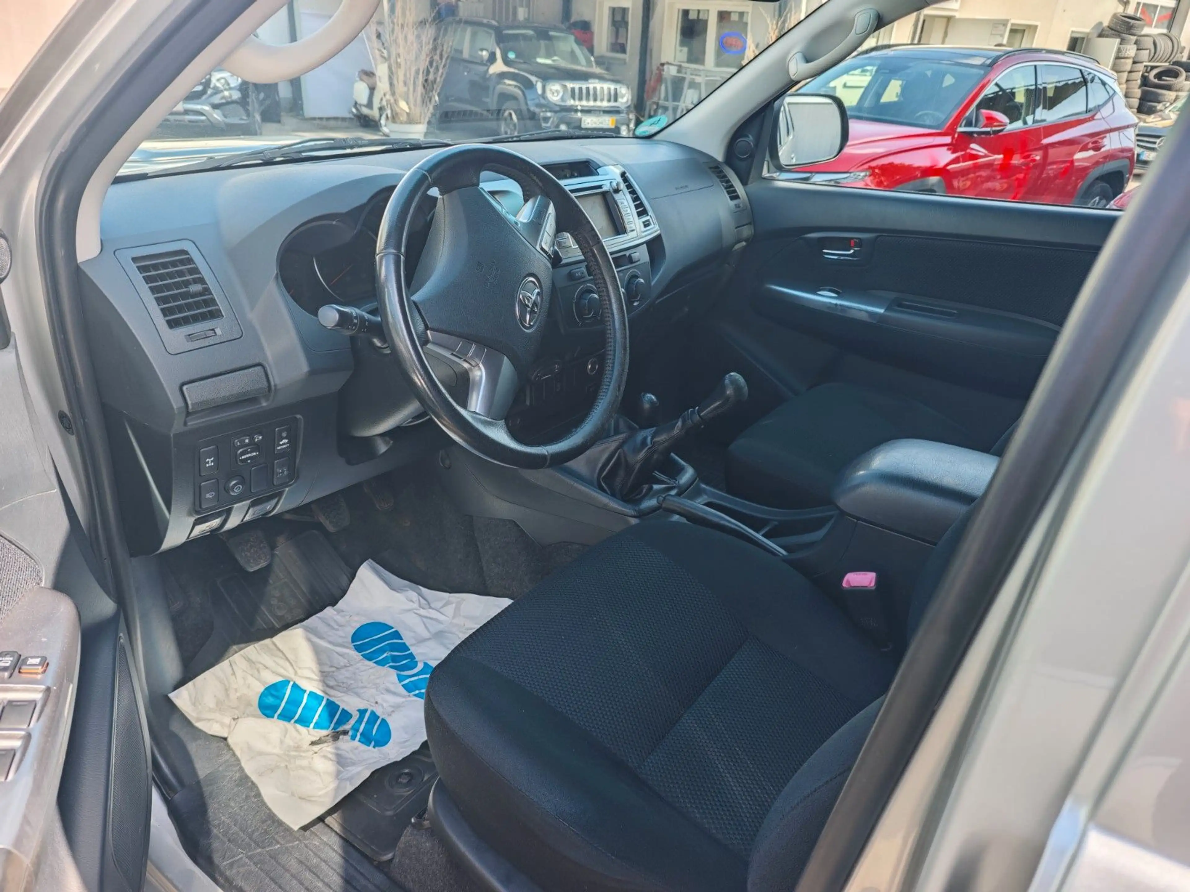 Toyota Hilux Double Cab Life 4x4 — photo 11