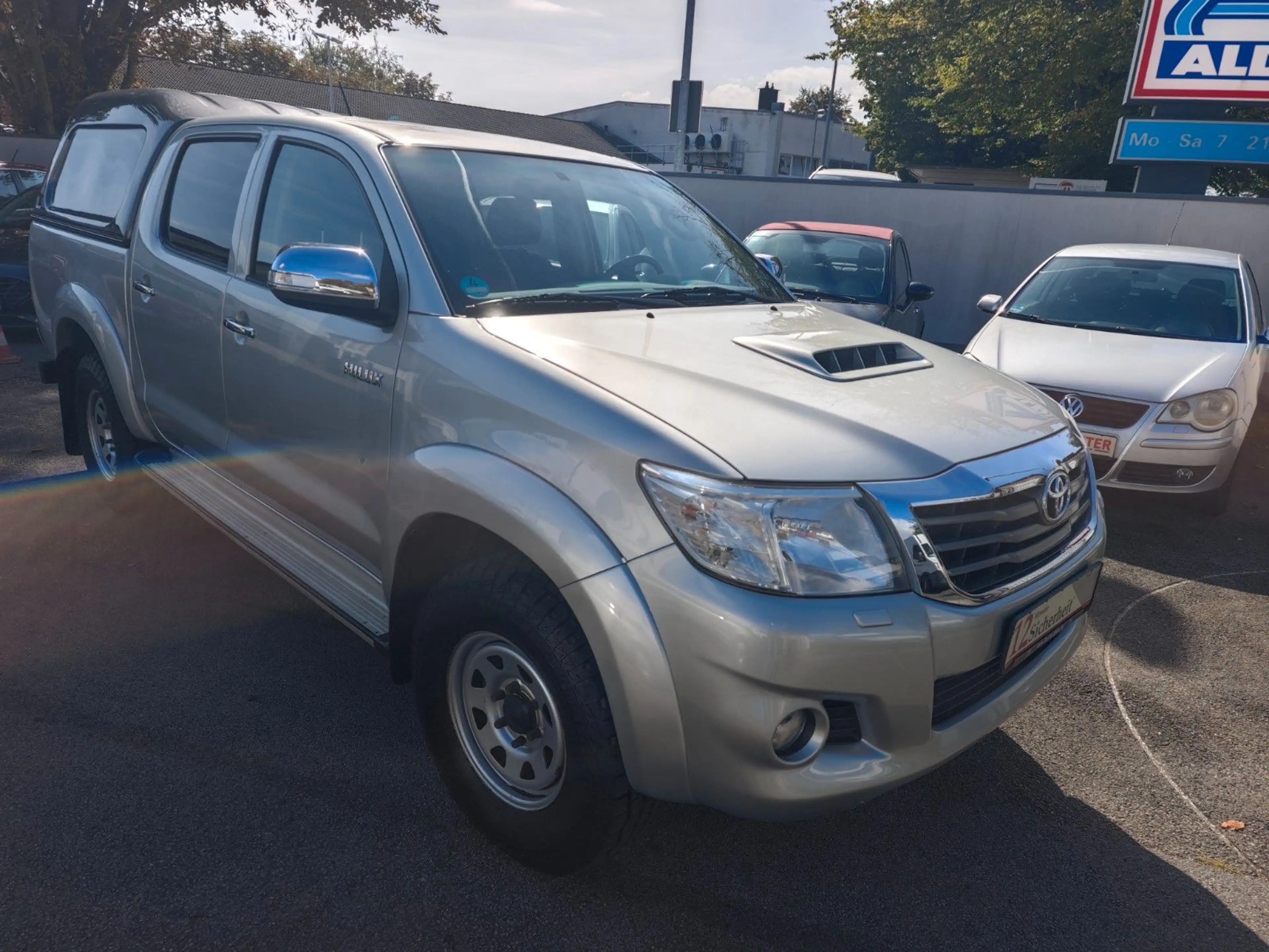 Toyota Hilux Double Cab Life 4x4 — photo 3
