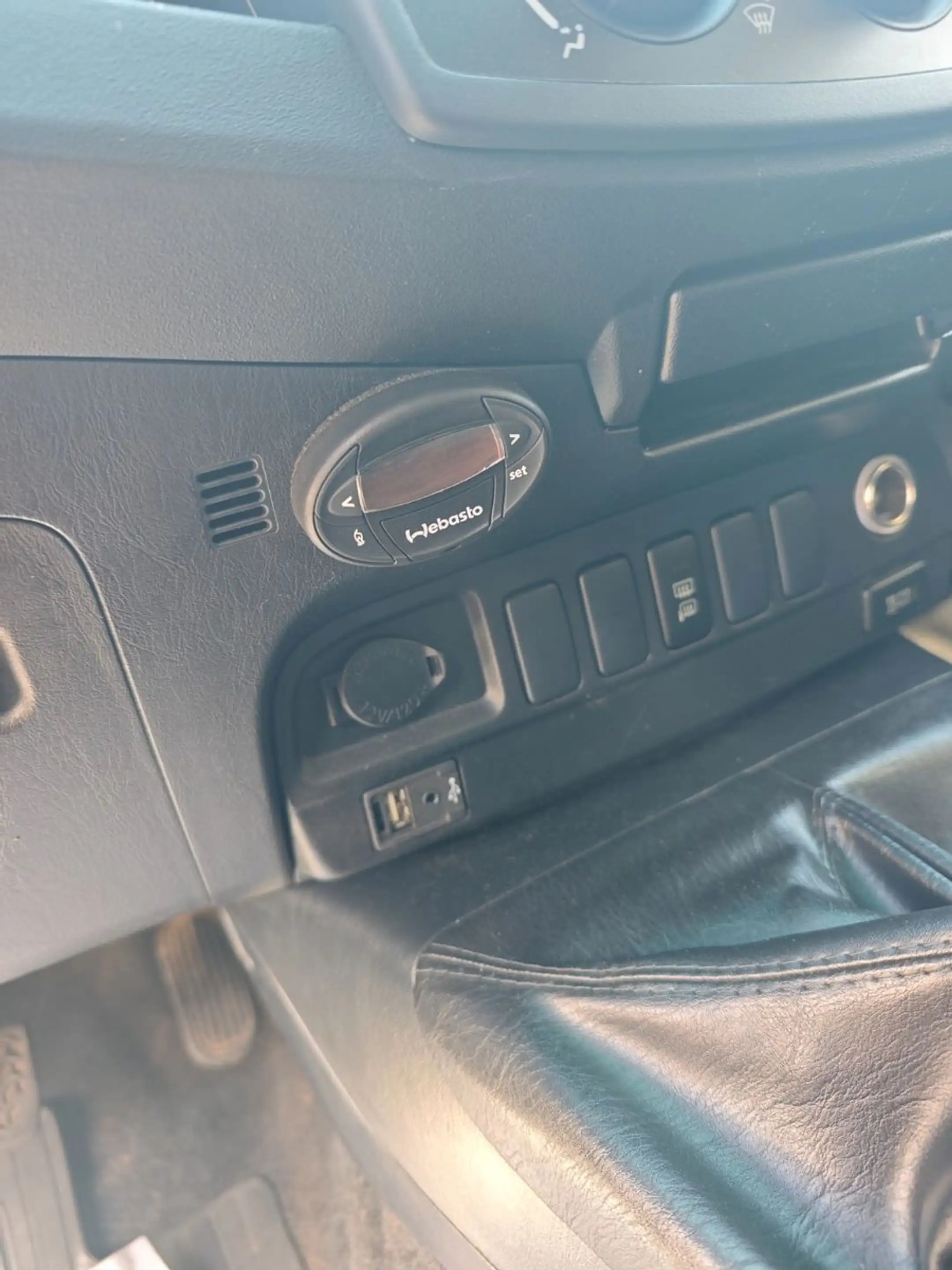 Toyota Hilux Double Cab Life 4x4 — photo 13