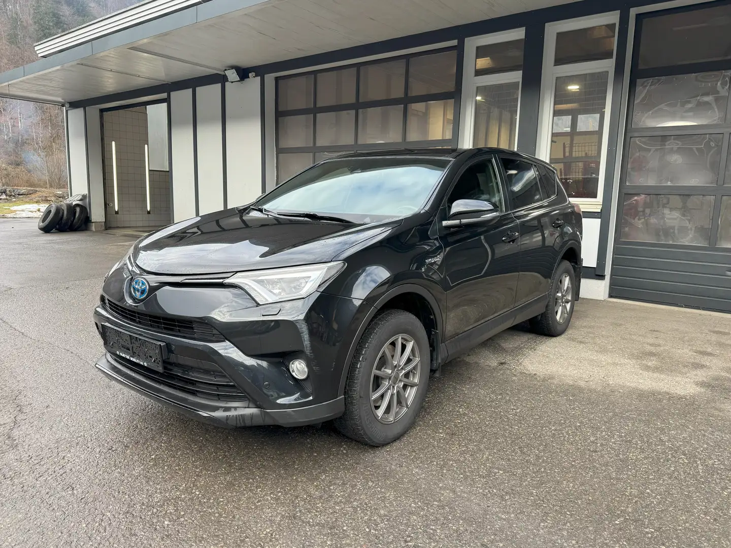 Toyota RAV 4 2,5 Hybrid Active 4WD Aut. Schwarz - 1