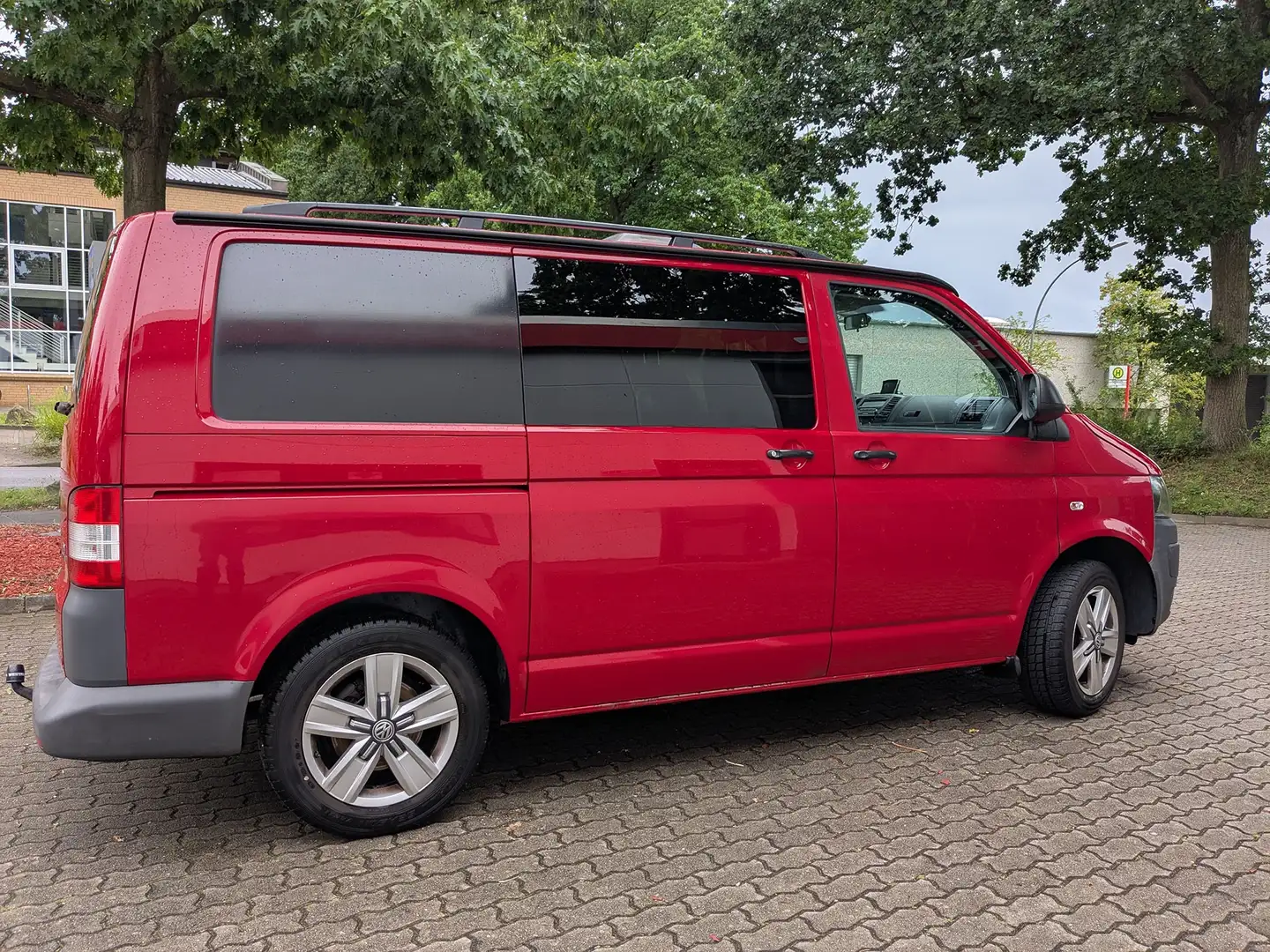 Volkswagen T5 Wohnmobil Ausbau Rot - 1