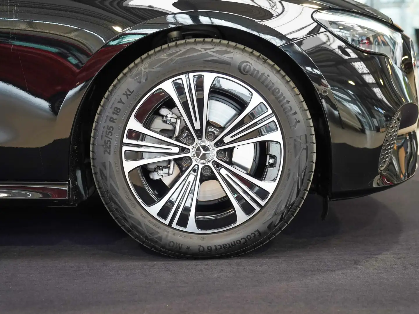 Mercedes-Benz E 220 E 220 d T AVANTGARDE Standheizung DISTRONIC AHK Negro - 2