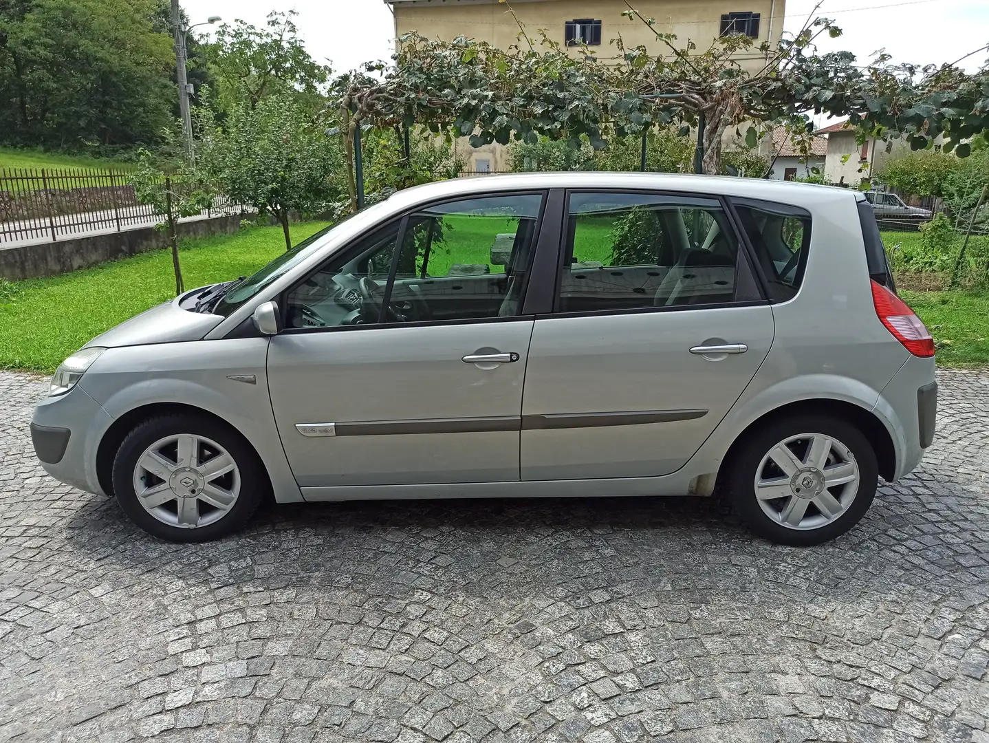 Renault Scenic Scenic 1.6 16v Confort Dynamique Argento - 2