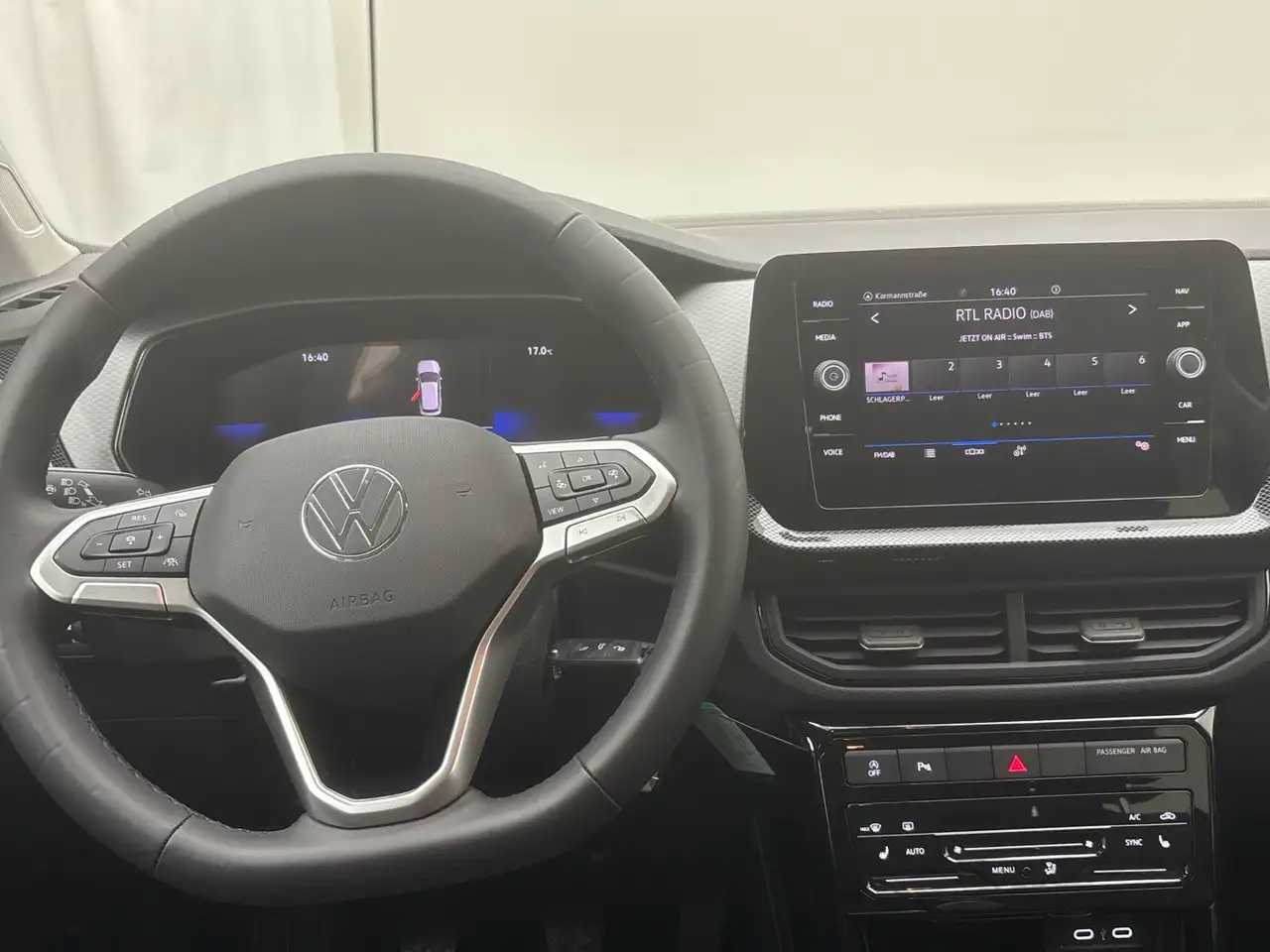 Volkswagen T-Cross Life 1.0 TSI LED ACC AHK App-Connect SHZ 8