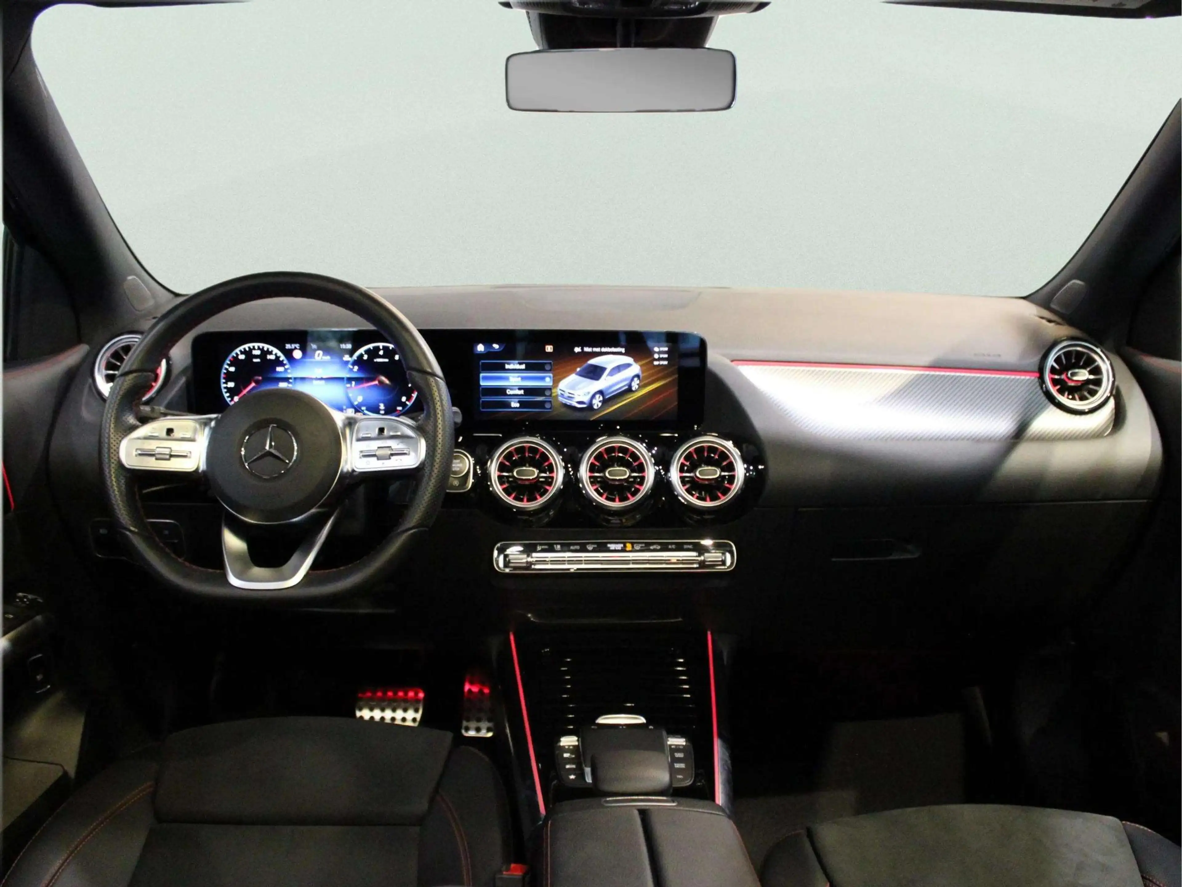 Mercedes-Benz GLA 180 AMG Line | Panorama dak — photo 3