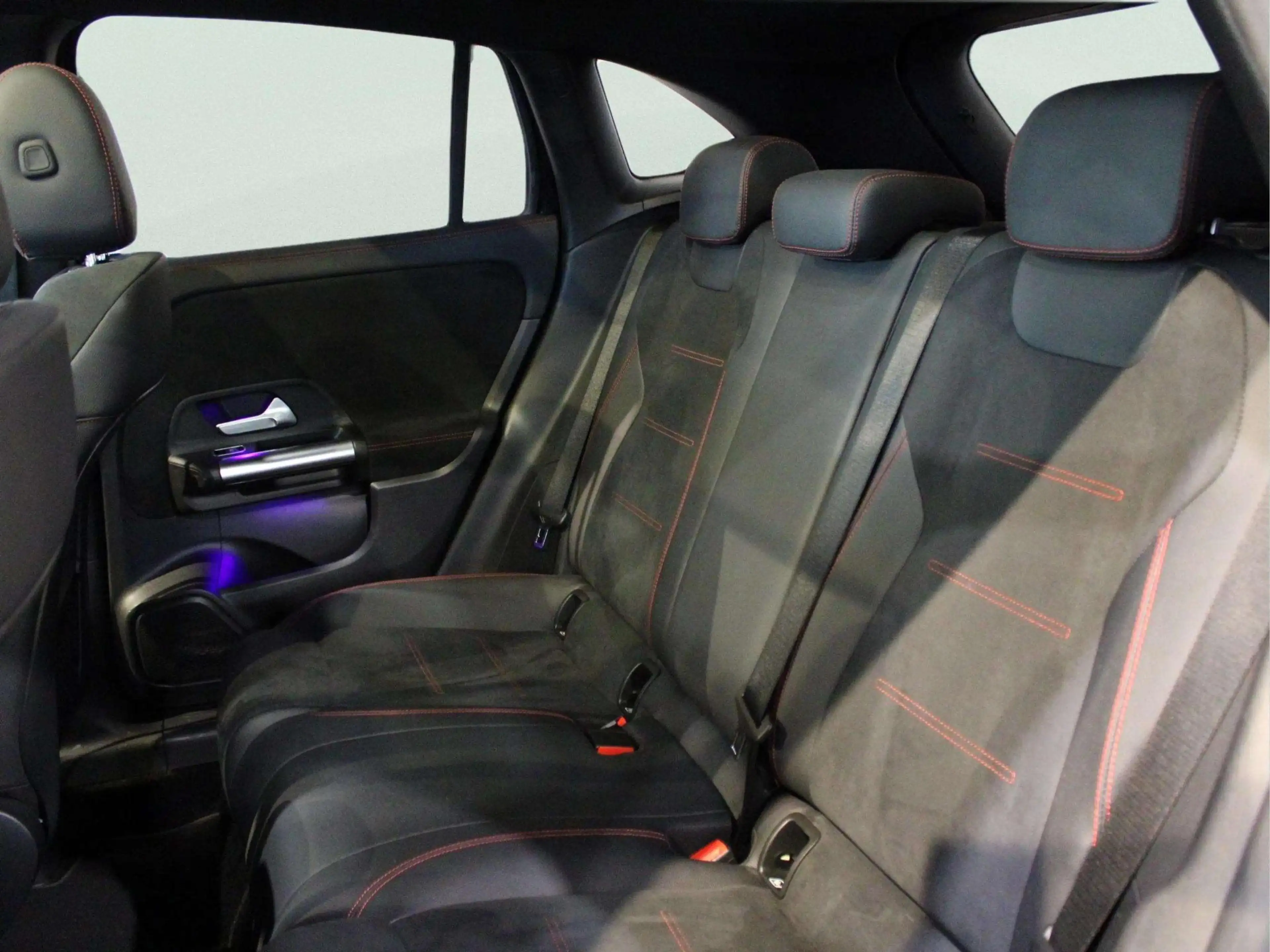 Mercedes-Benz GLA 180 AMG Line | Panorama dak — photo 10