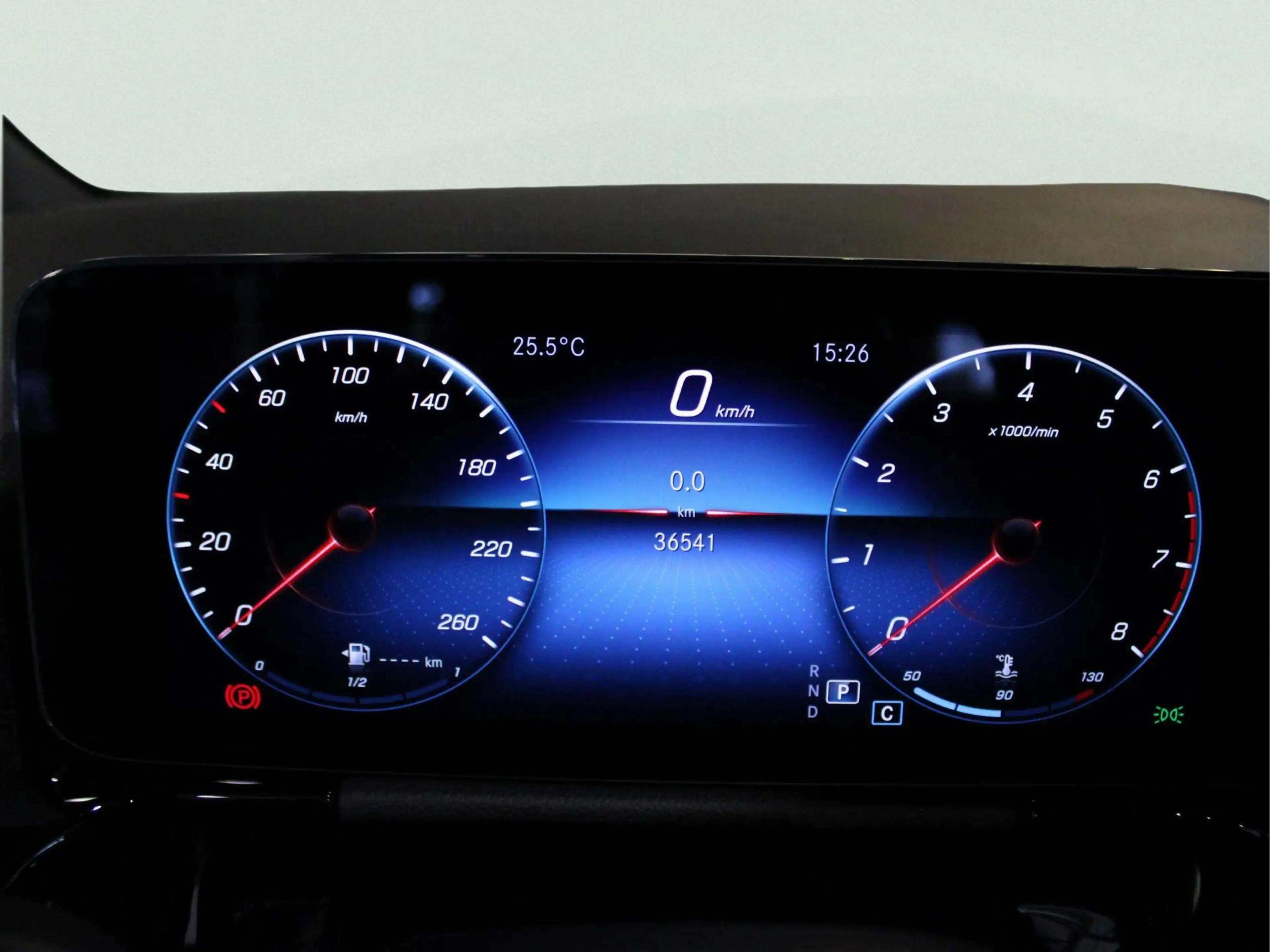 Mercedes-Benz GLA 180 AMG Line | Panorama dak — photo 14