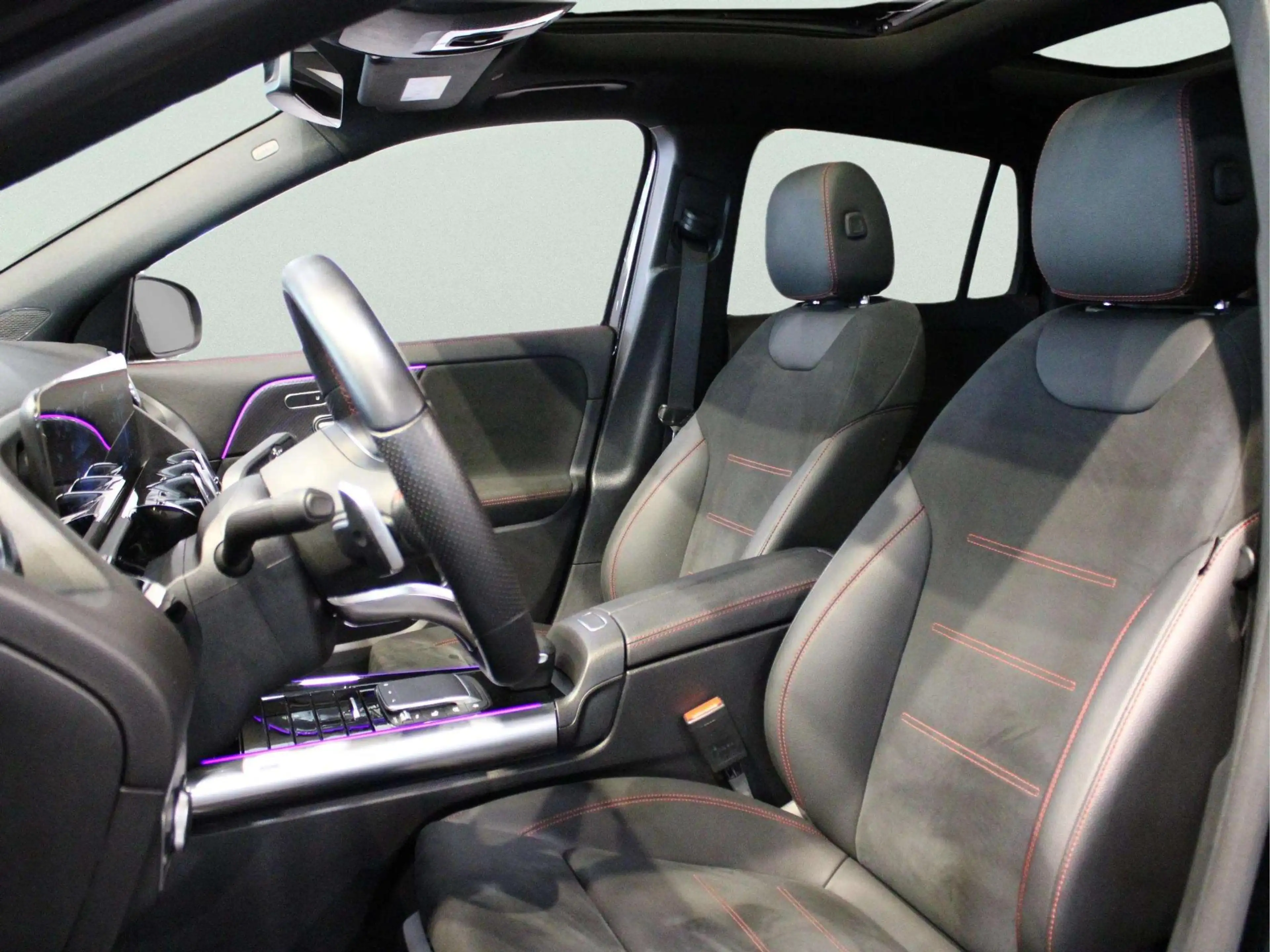 Mercedes-Benz GLA 180 AMG Line | Panorama dak — photo 9