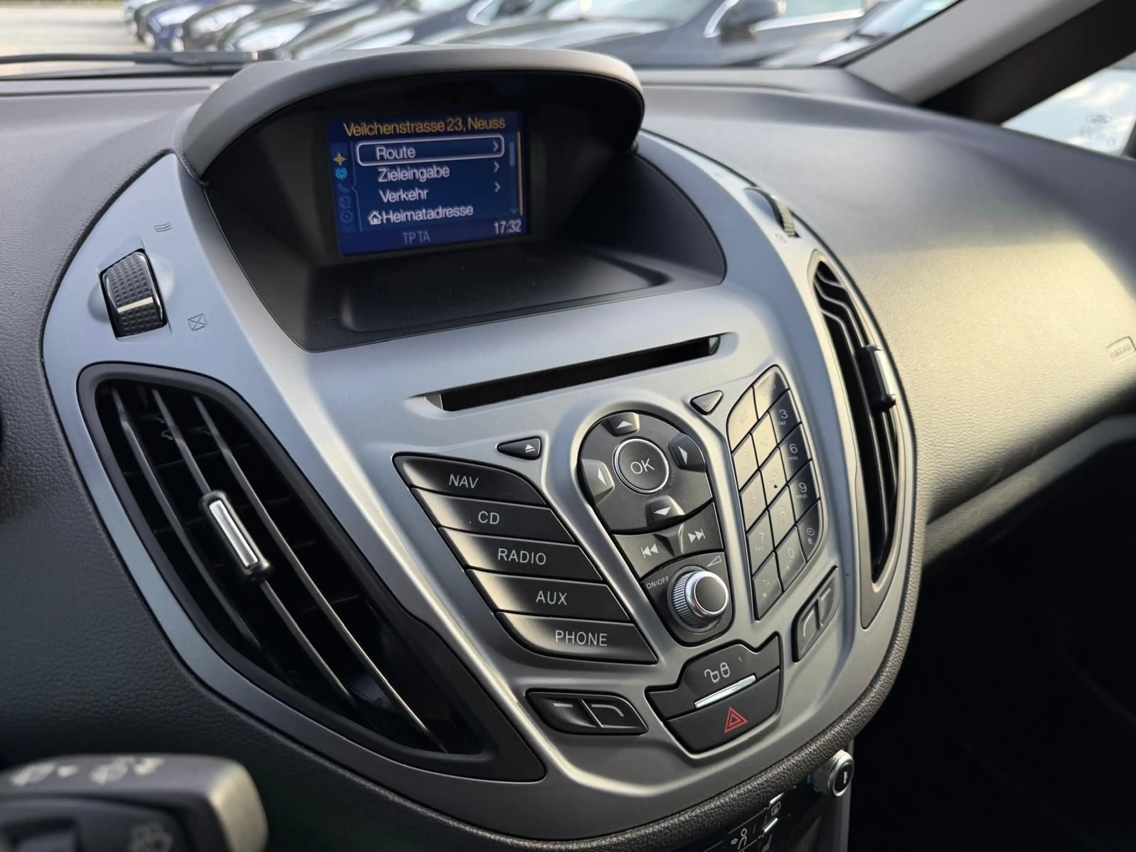 Ford B-Max B-MAX Sync Edition KLIMAAUT*NAVI*SHZ*EFH*PDC* — photo 9