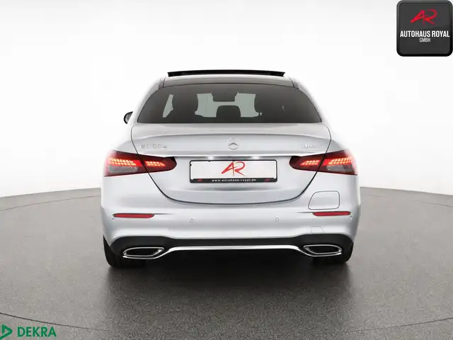 Mercedes-Benz E-Class view 4