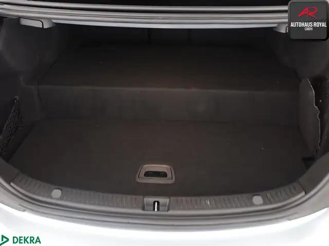 Mercedes-Benz E-Class view 25