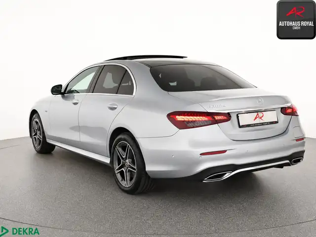 Mercedes-Benz E-Class view 3