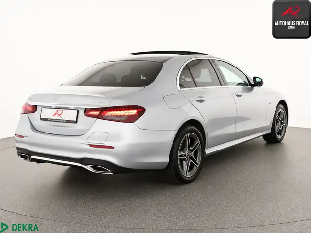 Mercedes-Benz E-Class view 5