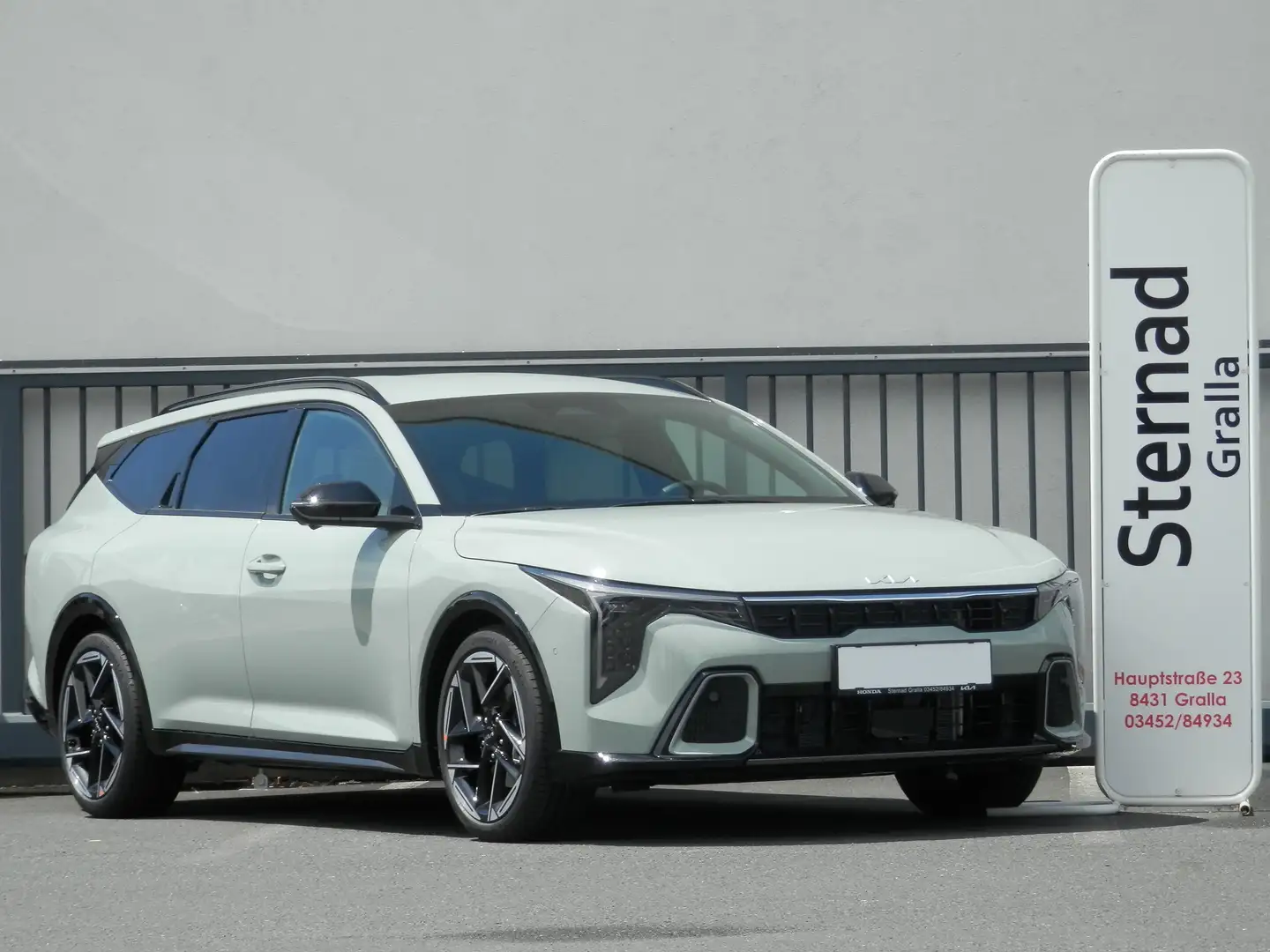 Kia K4 SW 1,6 TGDI GT-Line DCT Silber - 1