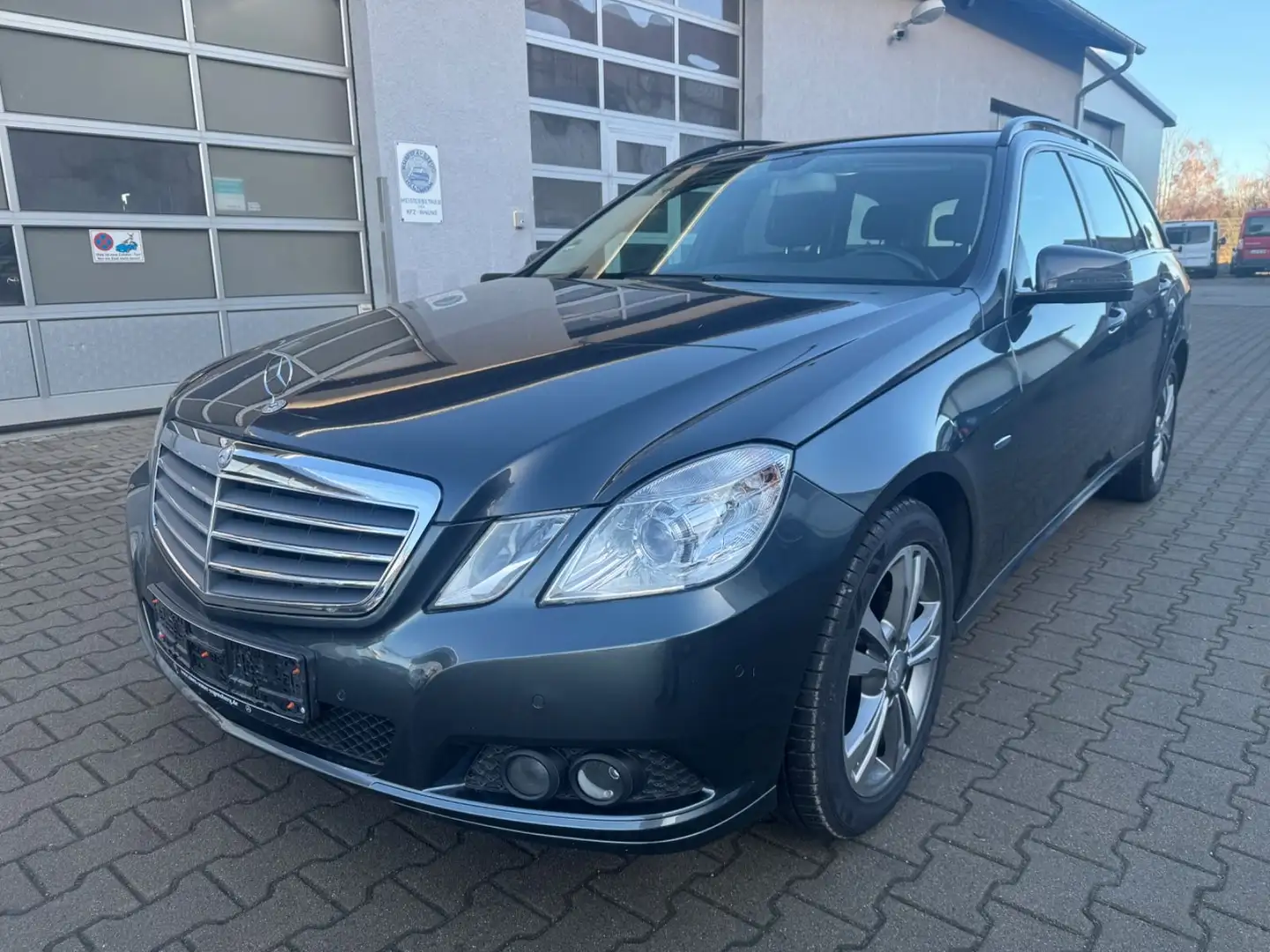 Mercedes-Benz E 220 E T-Modell E 220 CDI BlueEfficiency Grau - 2