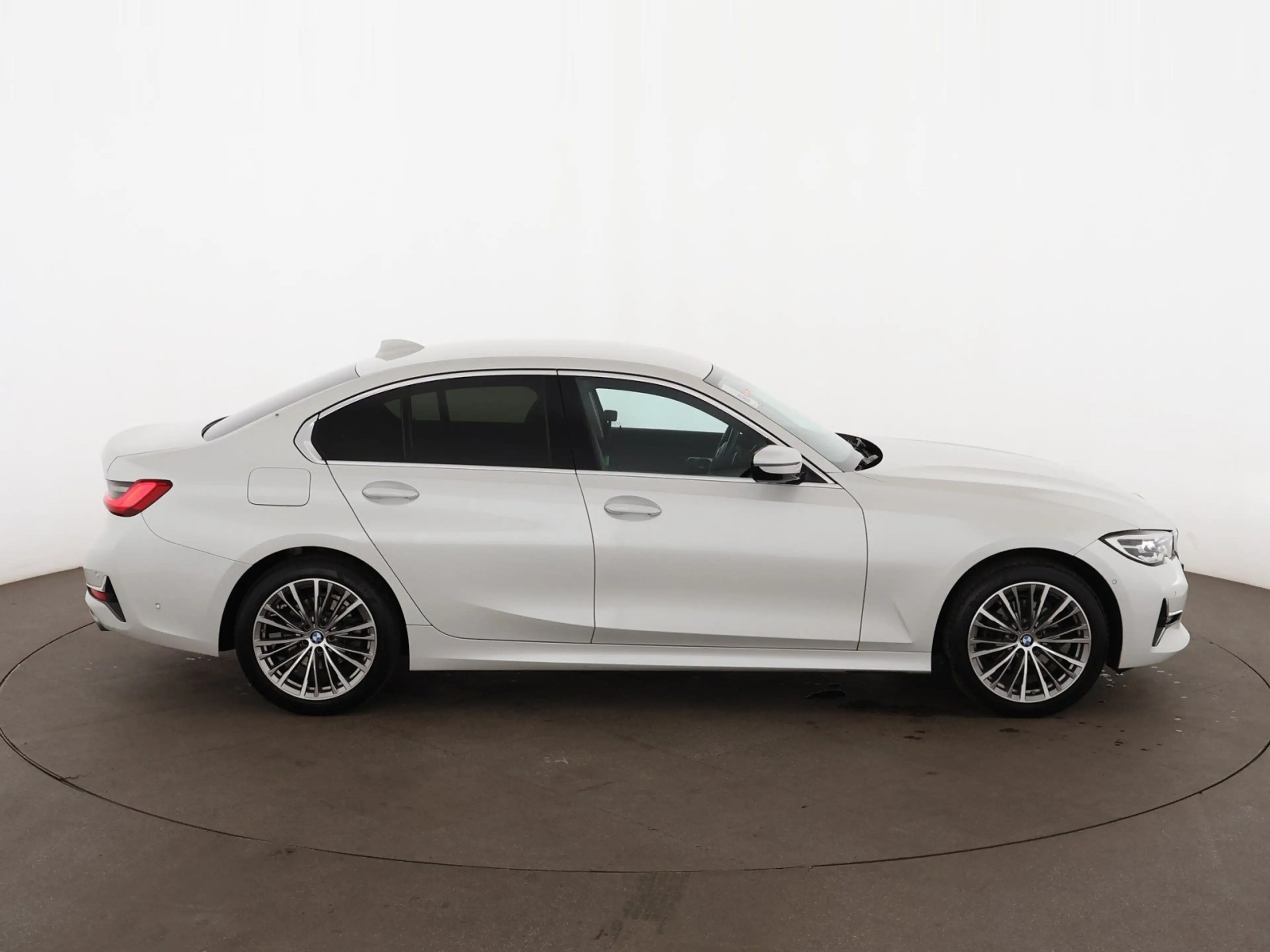 BMW 320 d xDrive Luxury Aut LED HEAD-UP LEDER NAVI — photo 11