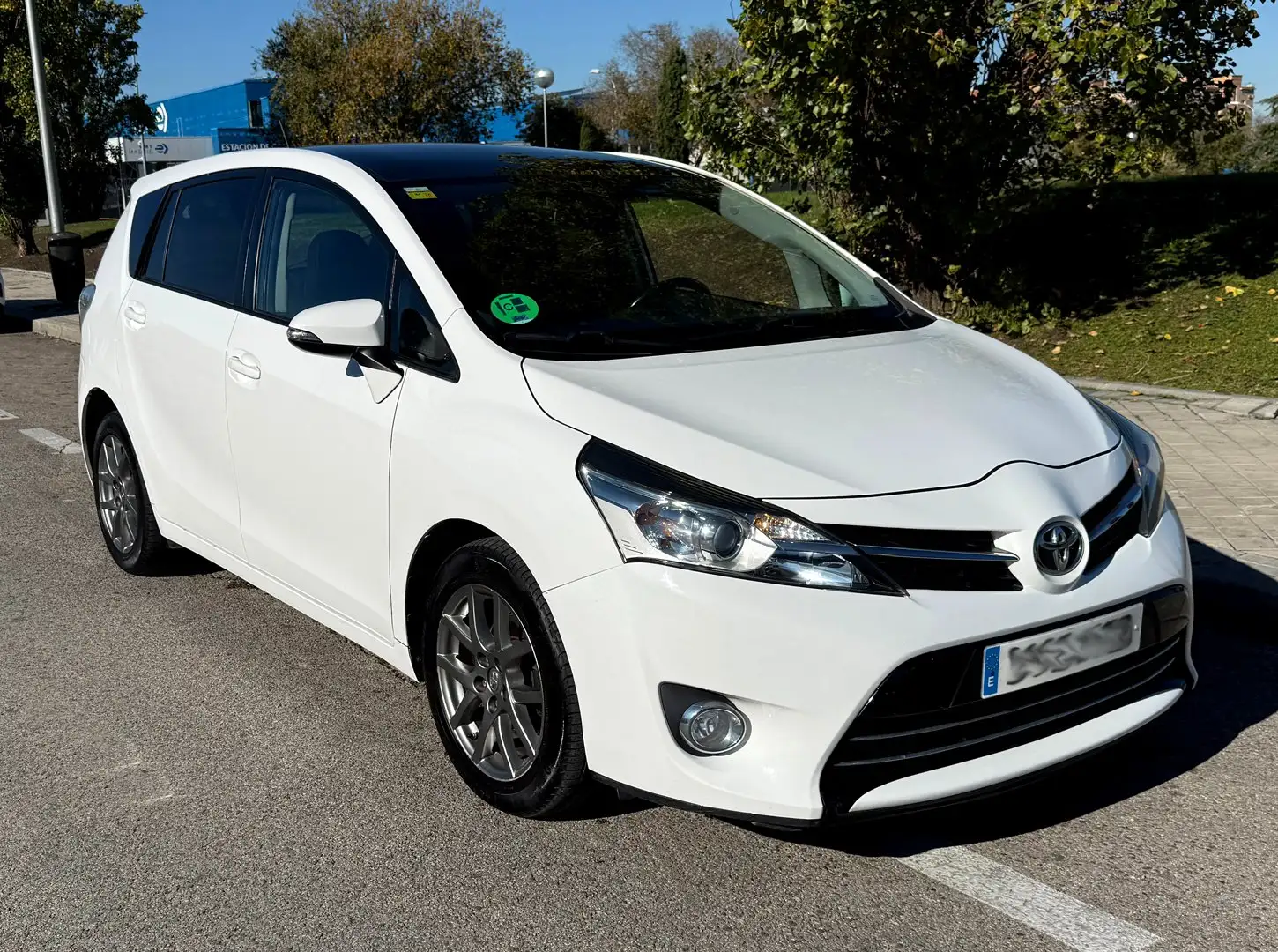Toyota Verso Verso 1.6 Live 130 7pl. Live Biały - 1