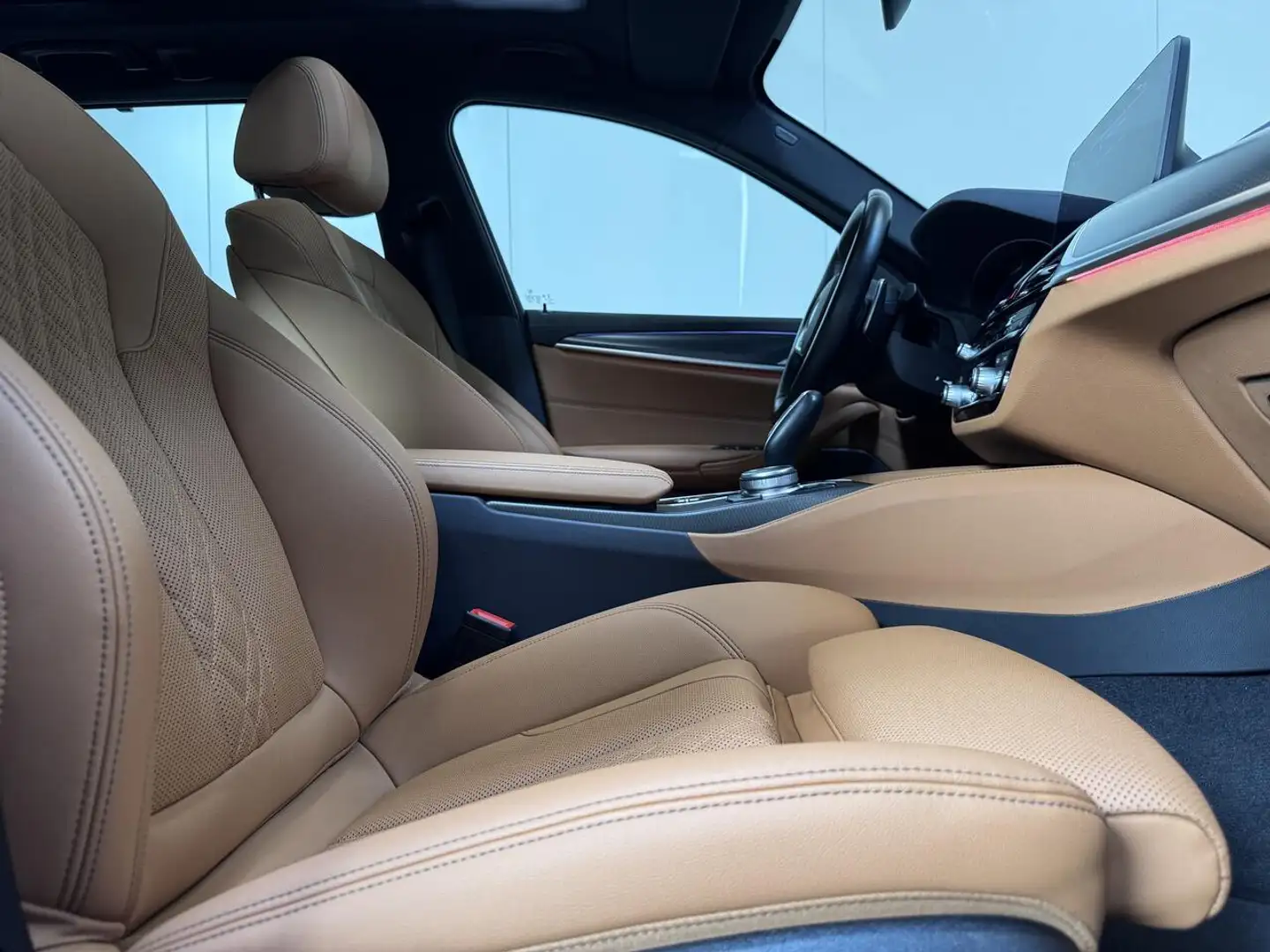 BMW 530 e hybrid - M-PACK - Pano - Topstaat! Wit - 2