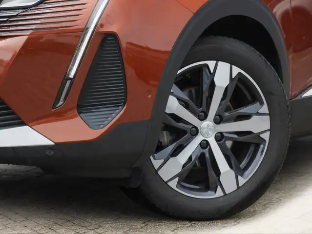 Peugeot 5008 view 5
