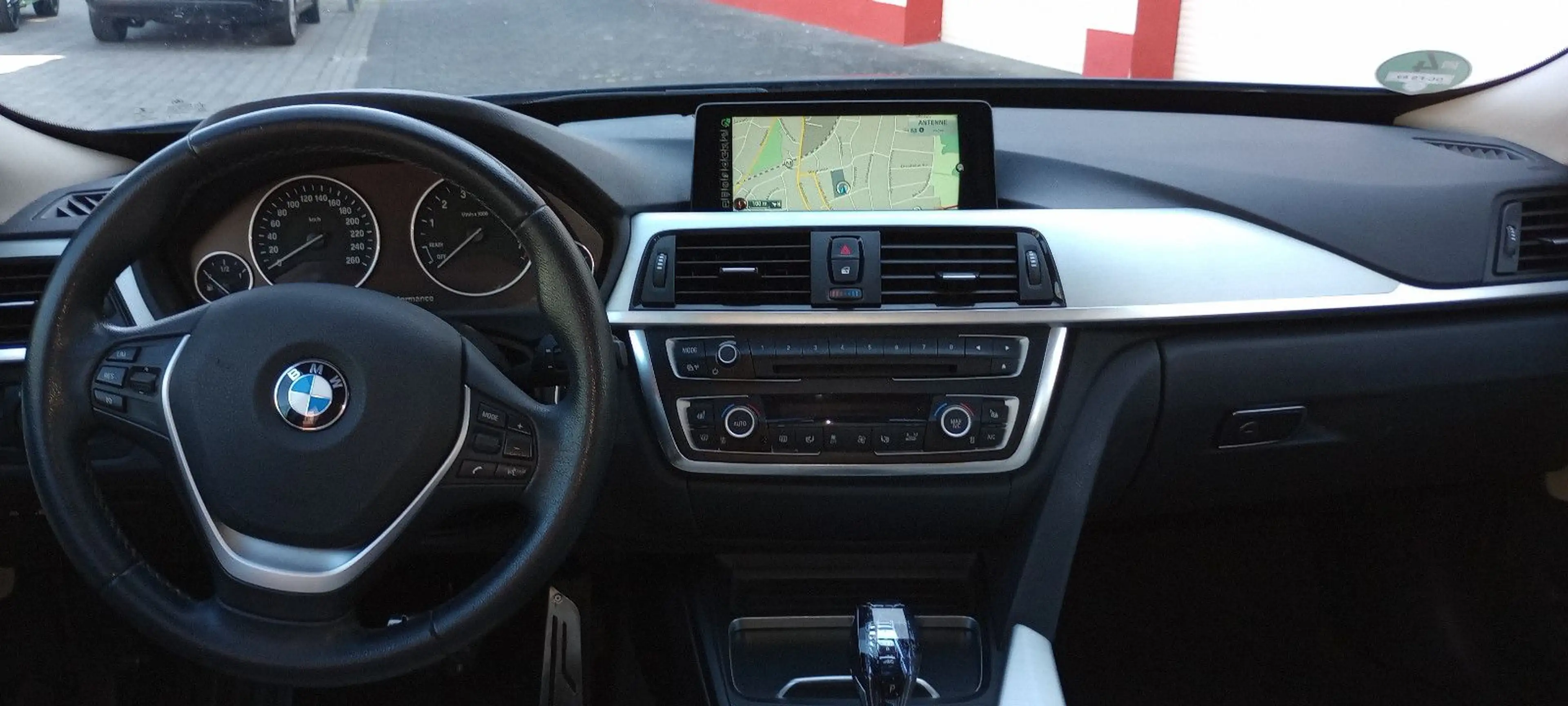 BMW 320 320 GT xDrive Auto Leder Navi eHeckk Rückf eSitz — photo 3