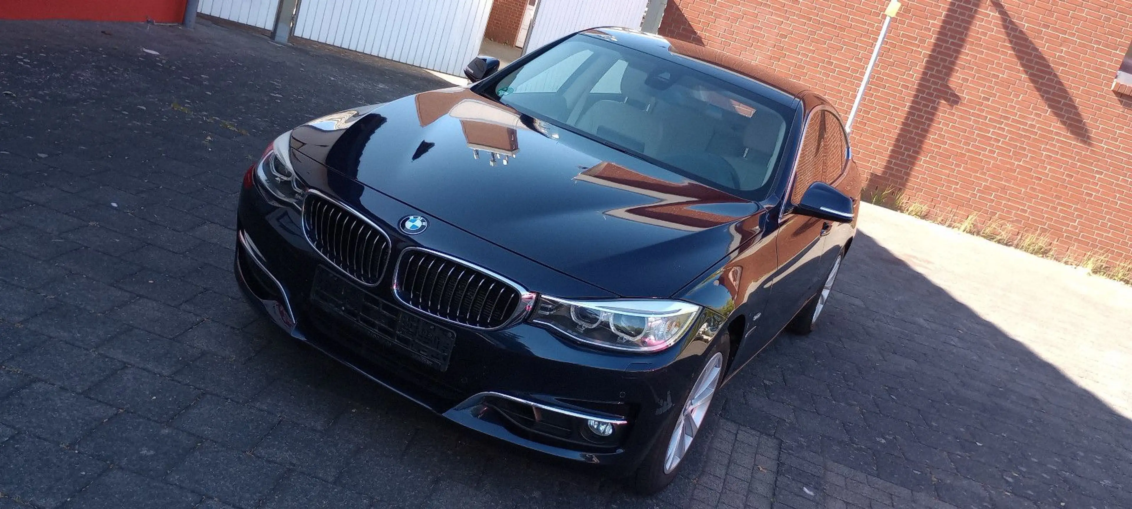 BMW 320 320 GT xDrive Auto Leder Navi eHeckk Rückf eSitz
