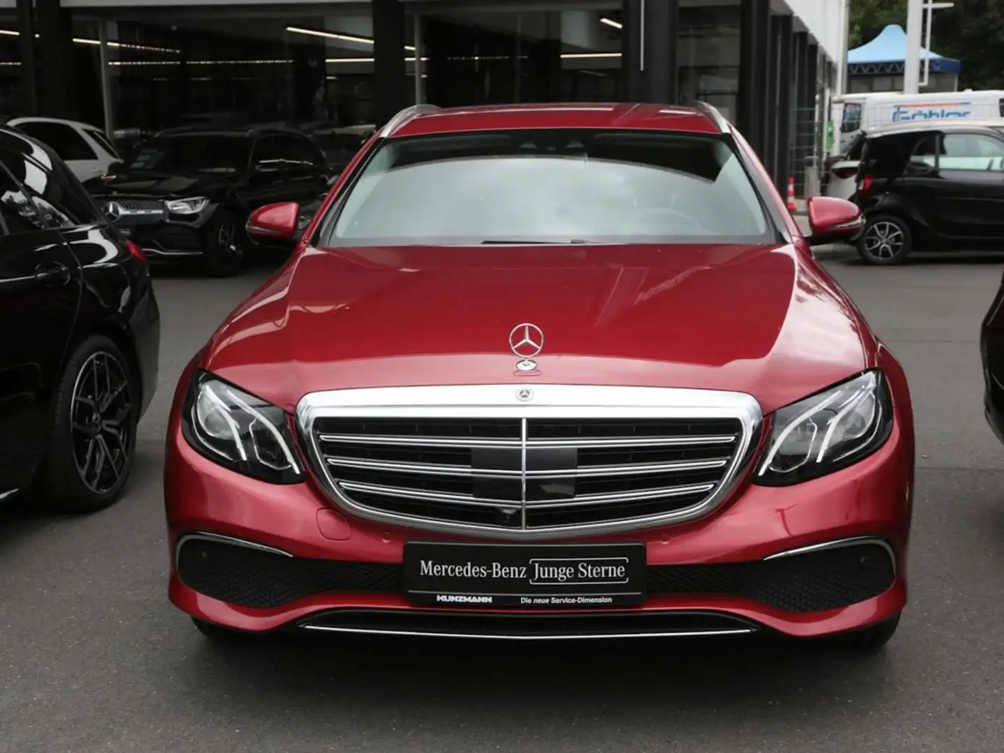 Mercedes-Benz E 200 T Exclusive Comand Distronic+ Memory 360° Červená - 2