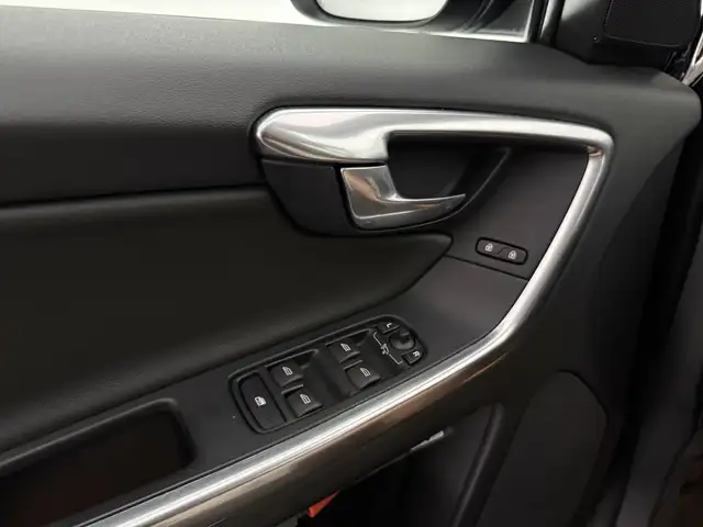 Volvo XC60 view 29