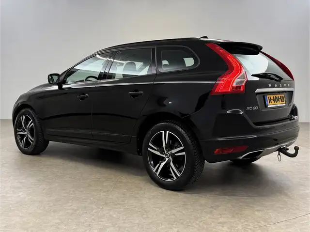 Volvo XC60 view 3
