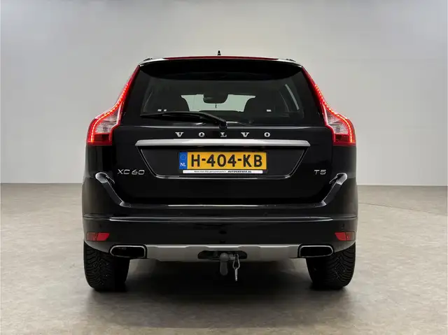 Volvo XC60 view 9