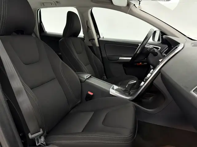 Volvo XC60 view 16